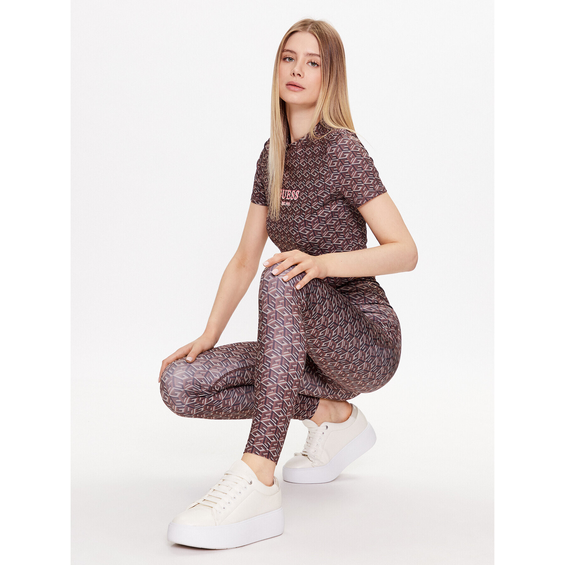 Guess Клин V3YB19 MC03W Кафяв Slim Fit - Pepit.bg