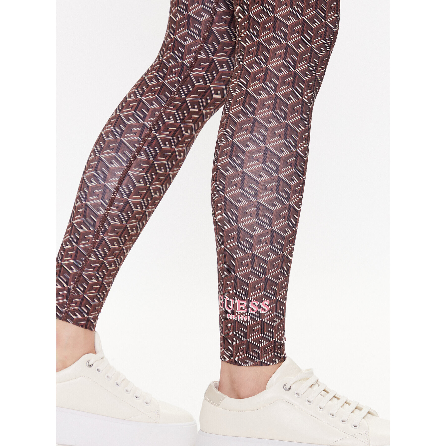Guess Клин V3YB19 MC03W Кафяв Slim Fit - Pepit.bg