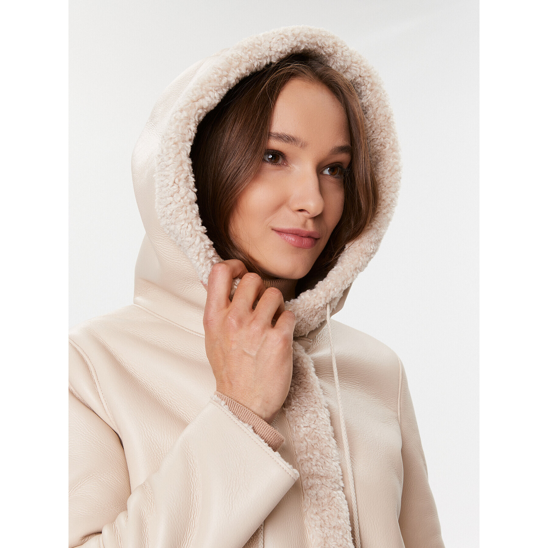 Guess Кожух W3BL52 WFSF0 Екрю Regular Fit - Pepit.bg