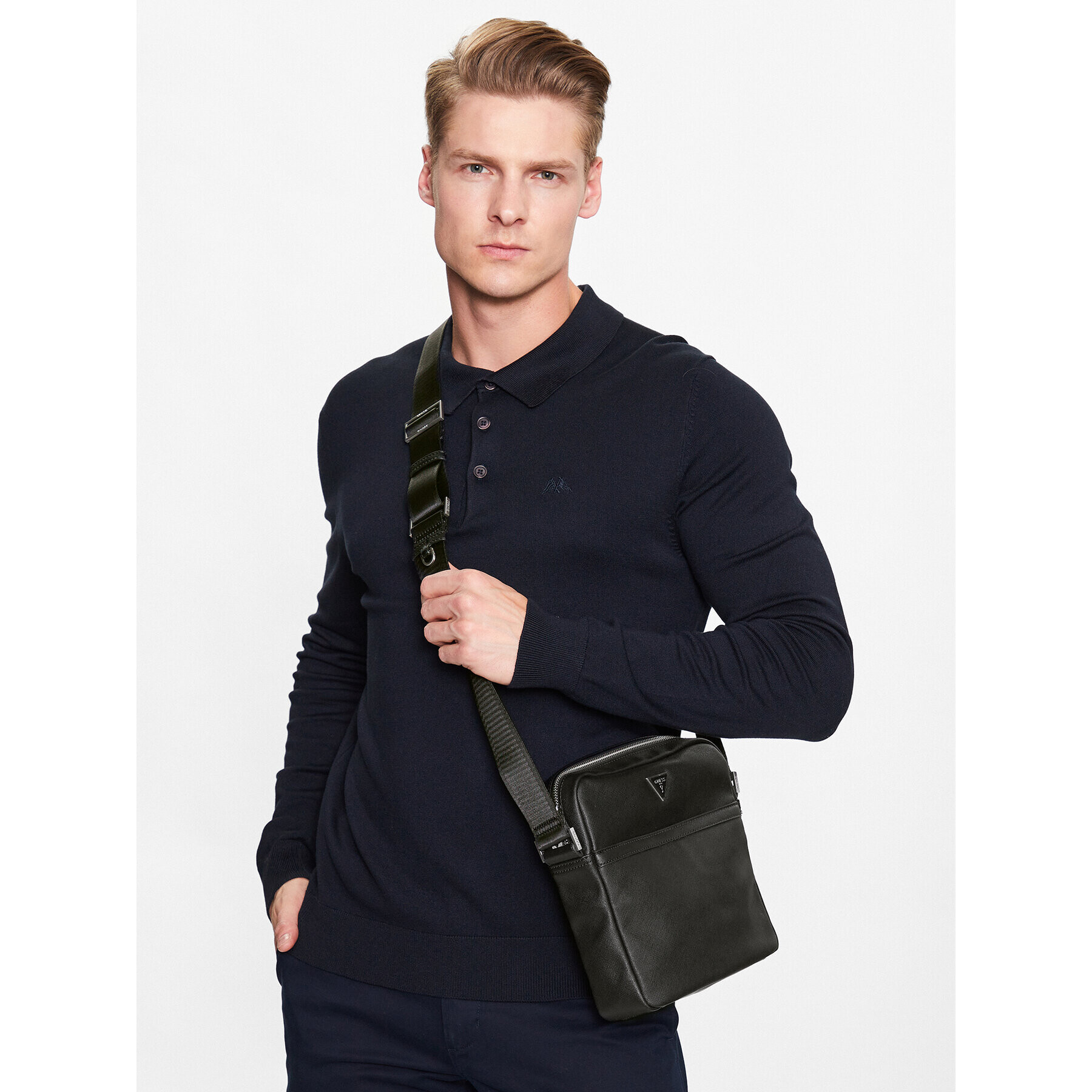 Guess Мъжка чантичка Certosa Saffiano Smart HMECSA P3158 Черен - Pepit.bg