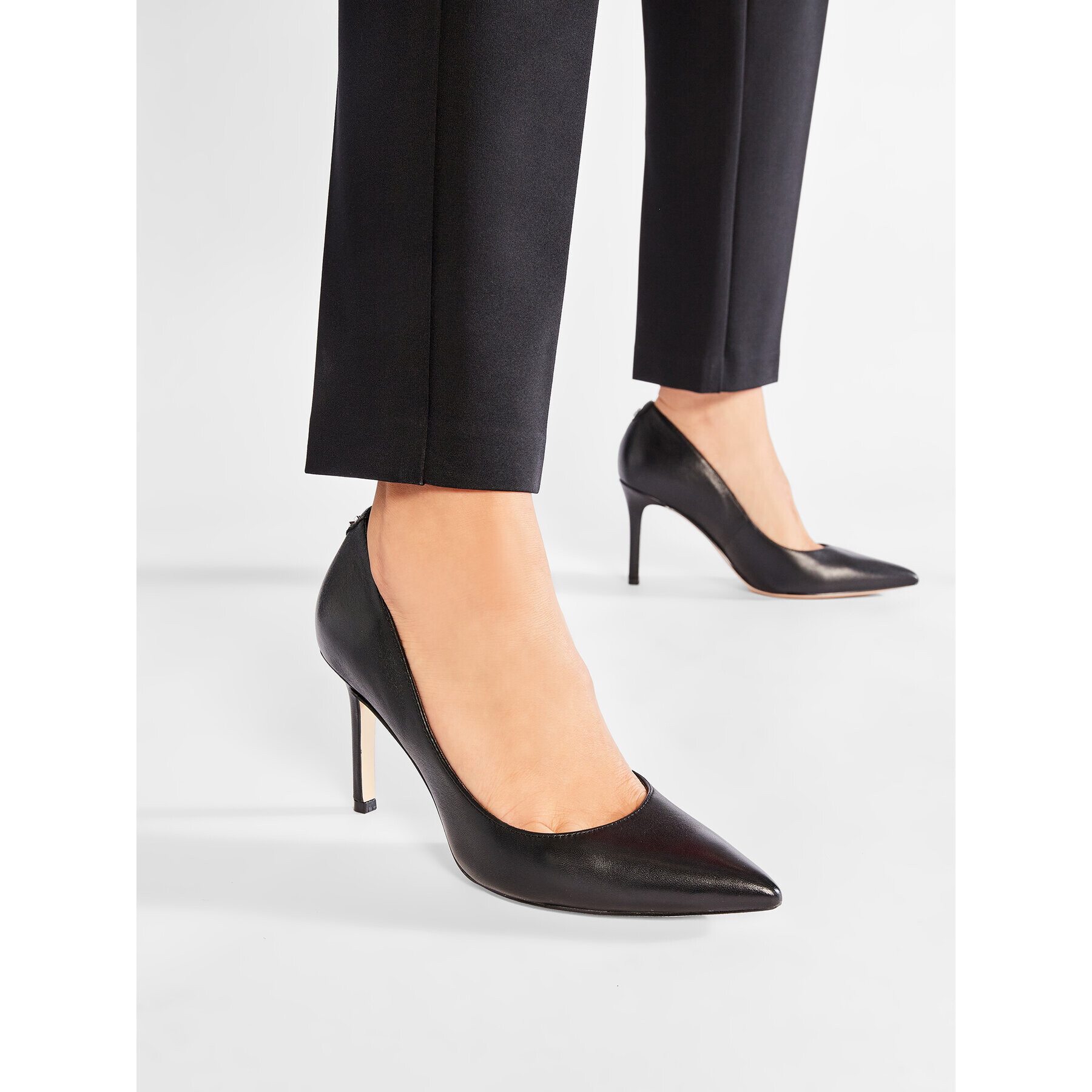 Guess Обувки на ток Dafne 9 FL7DA9 LEA08 Черен - Pepit.bg