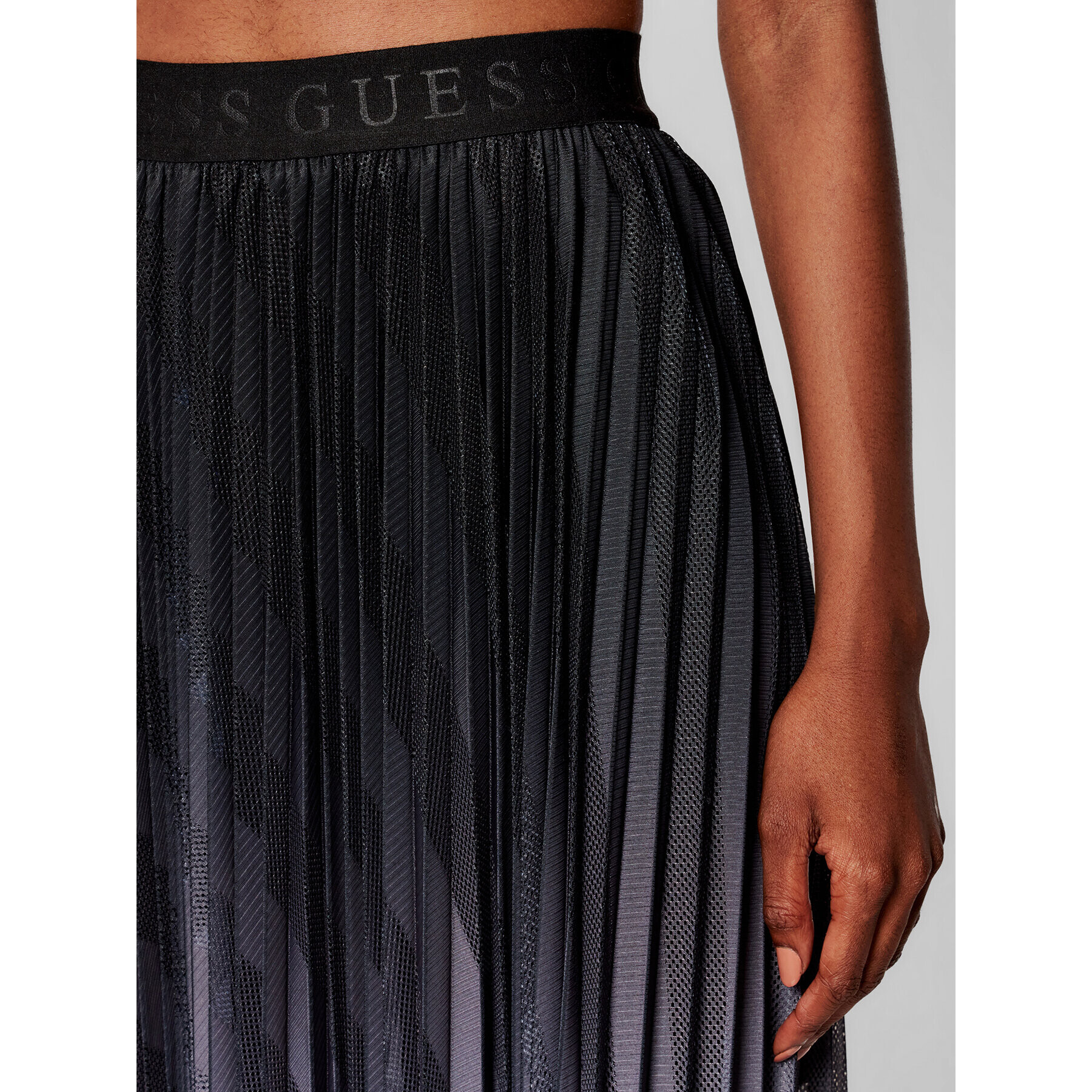 Guess Плисирана пола Doyle W1YD0R KAS30 Черен Regular Fit - Pepit.bg
