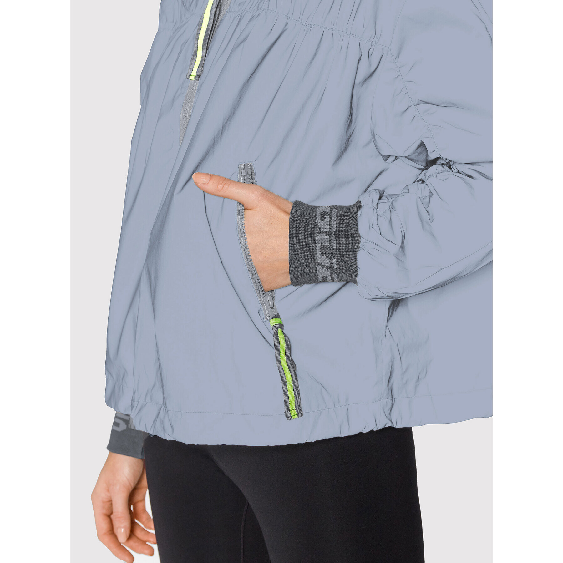 Guess Преходно яке O1BA92 WO06N Сребрист Regular Fit - Pepit.bg