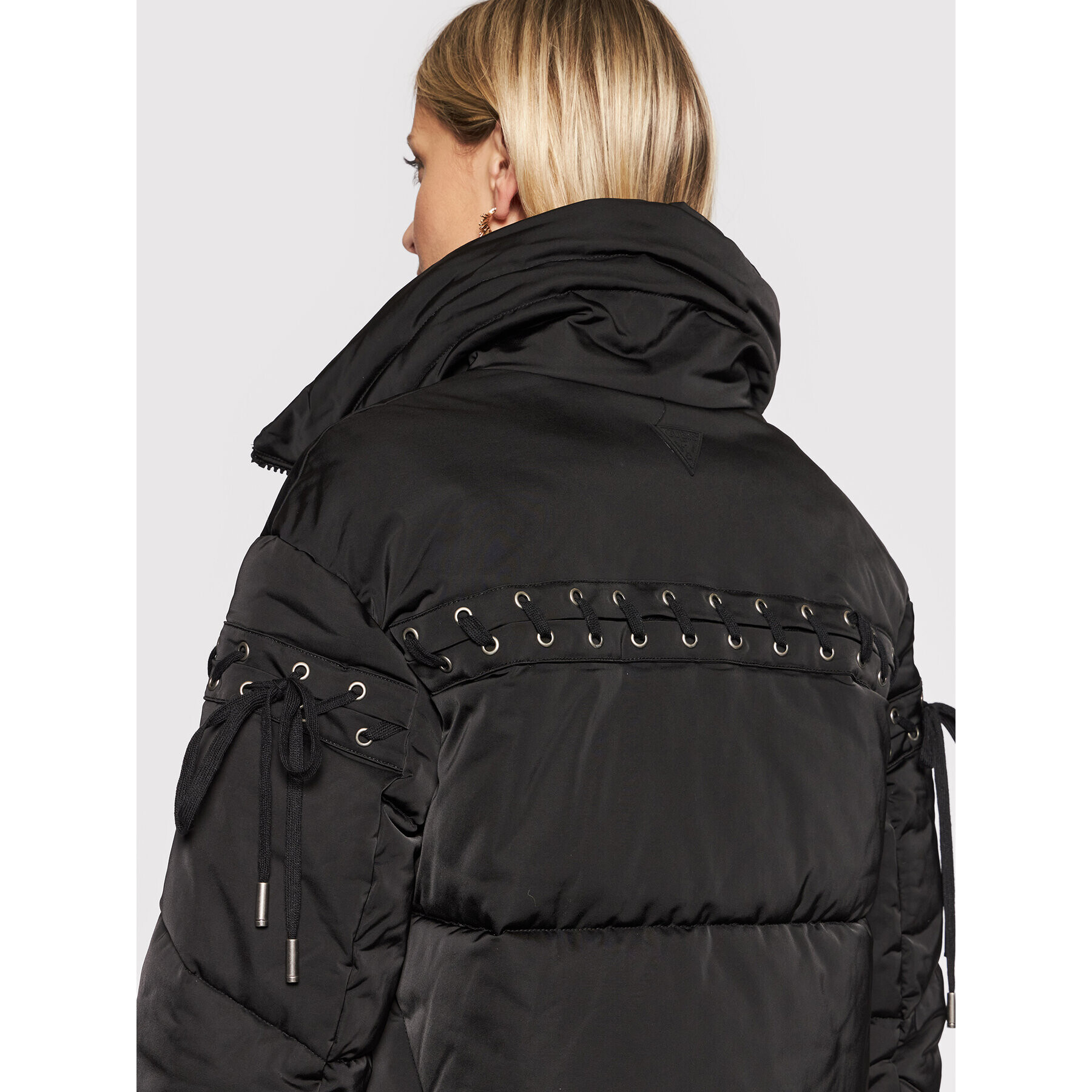 Guess Пухено яке Blessing W1BL16 WE4G0 Черен Boxy Fit - Pepit.bg