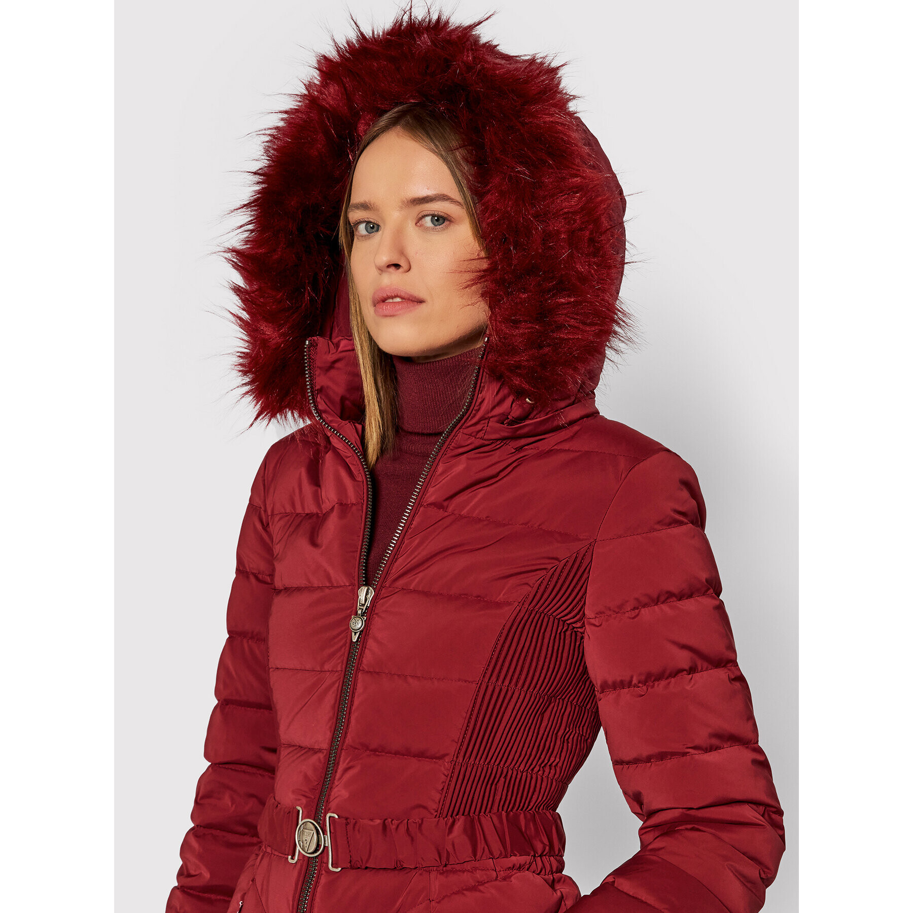 Guess Пухено яке Caterina W1BL31 WE4P2 Бордо Regular Fit - Pepit.bg