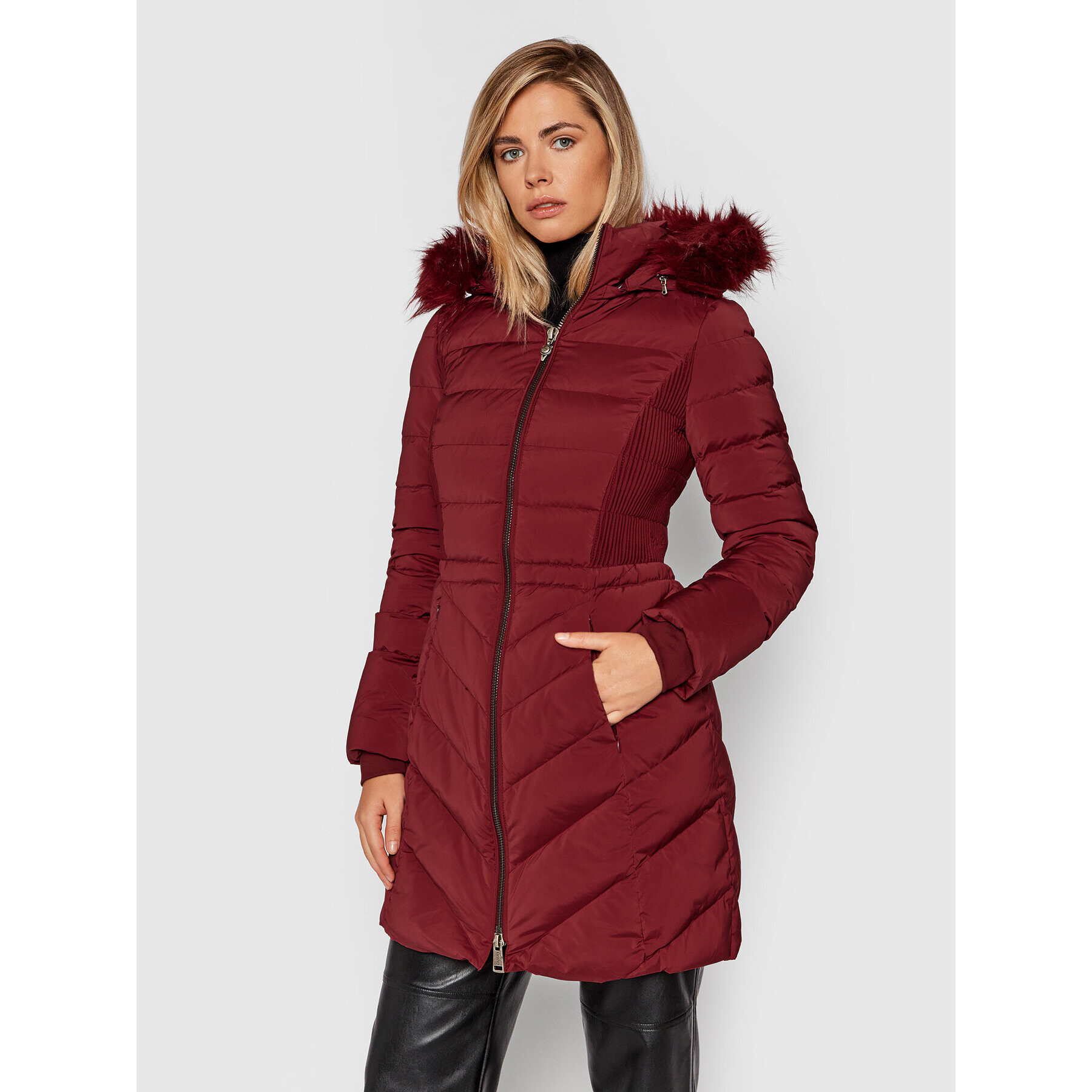 Guess Пухено яке Cecilia W1BL32 WE4P2 Бордо Regular Fit - Pepit.bg