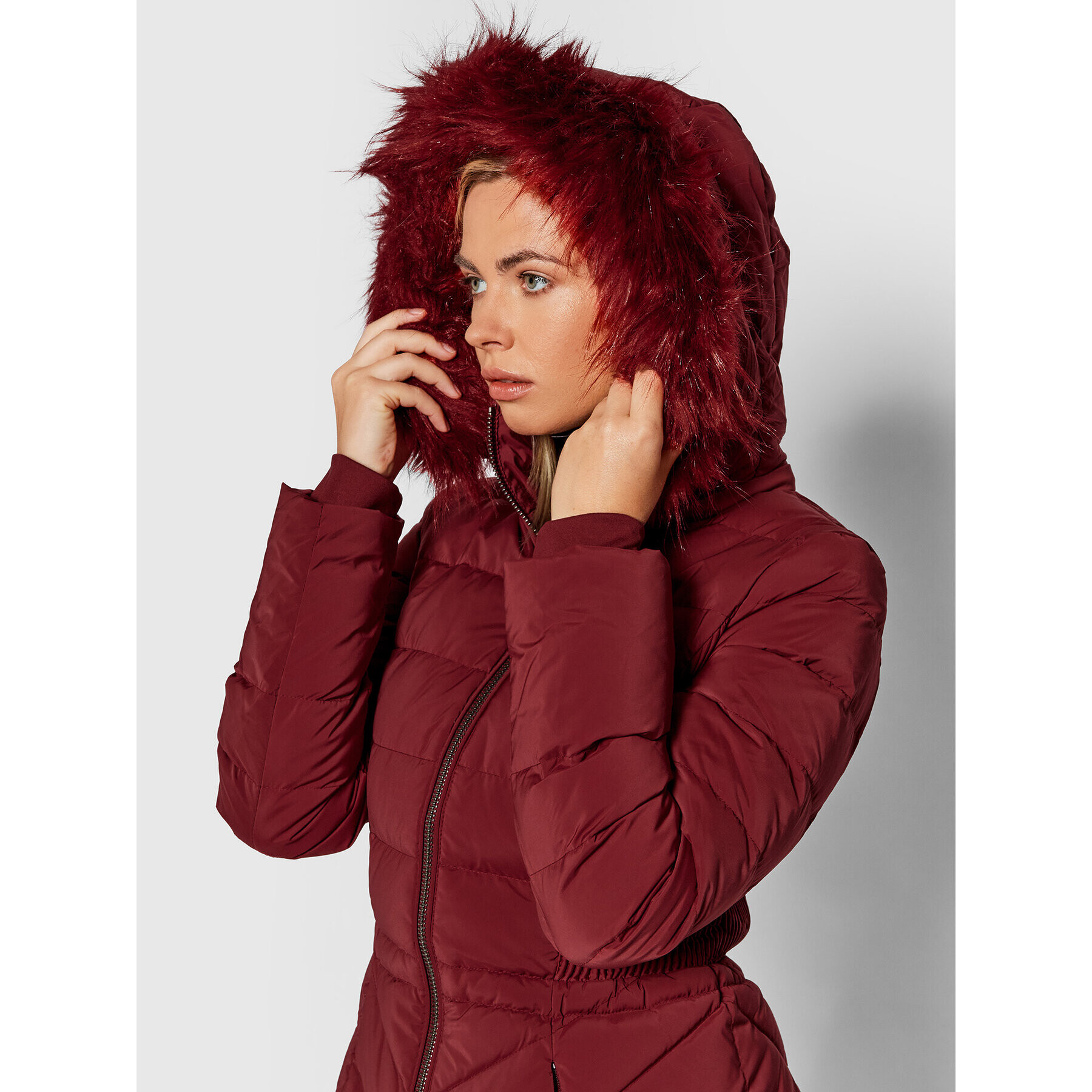 Guess Пухено яке Cecilia W1BL32 WE4P2 Бордо Regular Fit - Pepit.bg