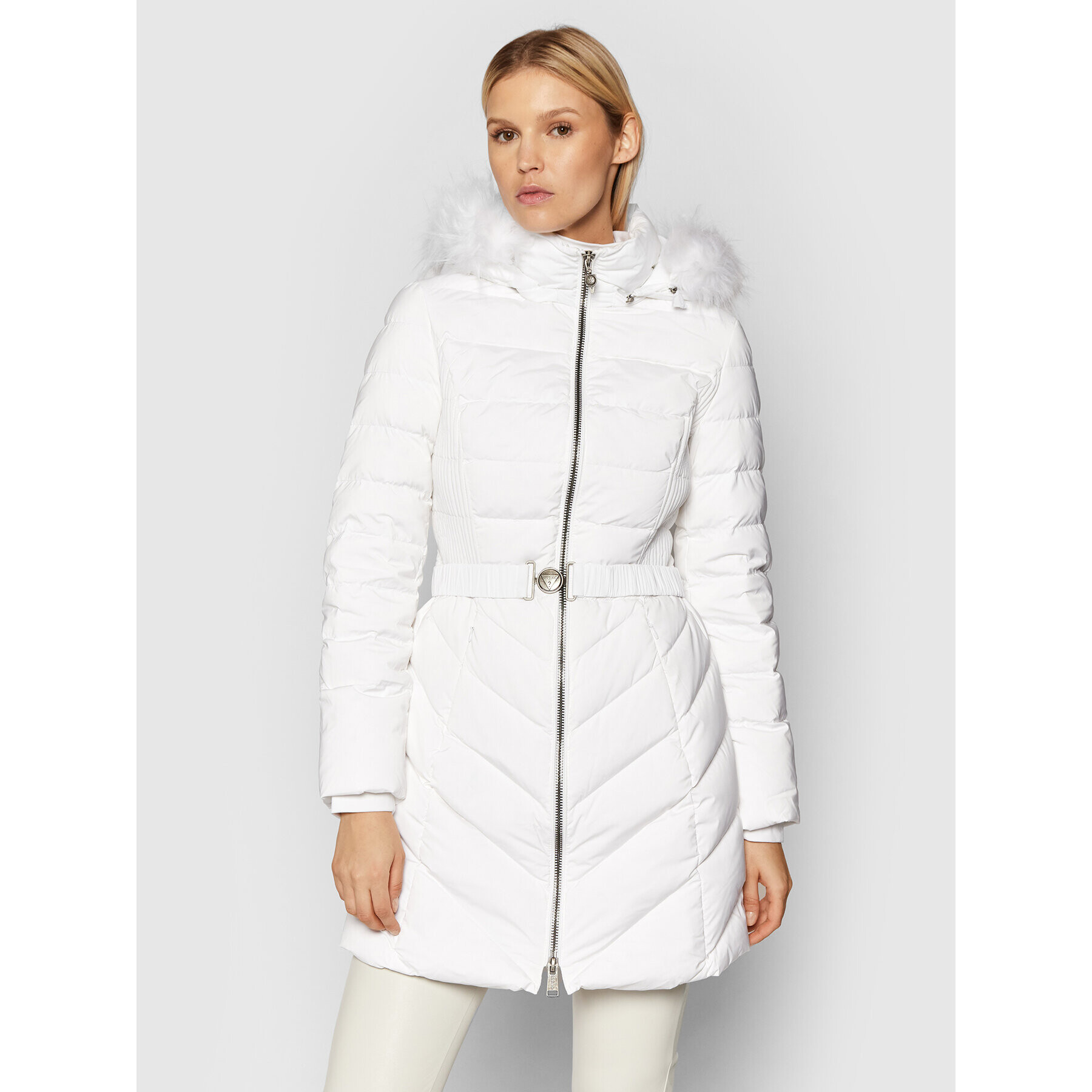 Guess Пухено яке Cecilia W1BL32 WE4P2 Бял Regular Fit - Pepit.bg