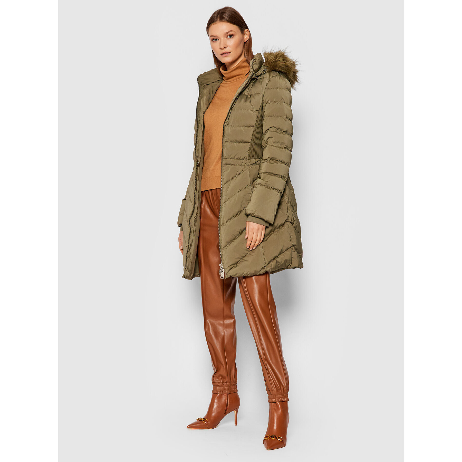 Guess Пухено яке Cecilia W1BL32 WE4P2 Зелен Regular Fit - Pepit.bg
