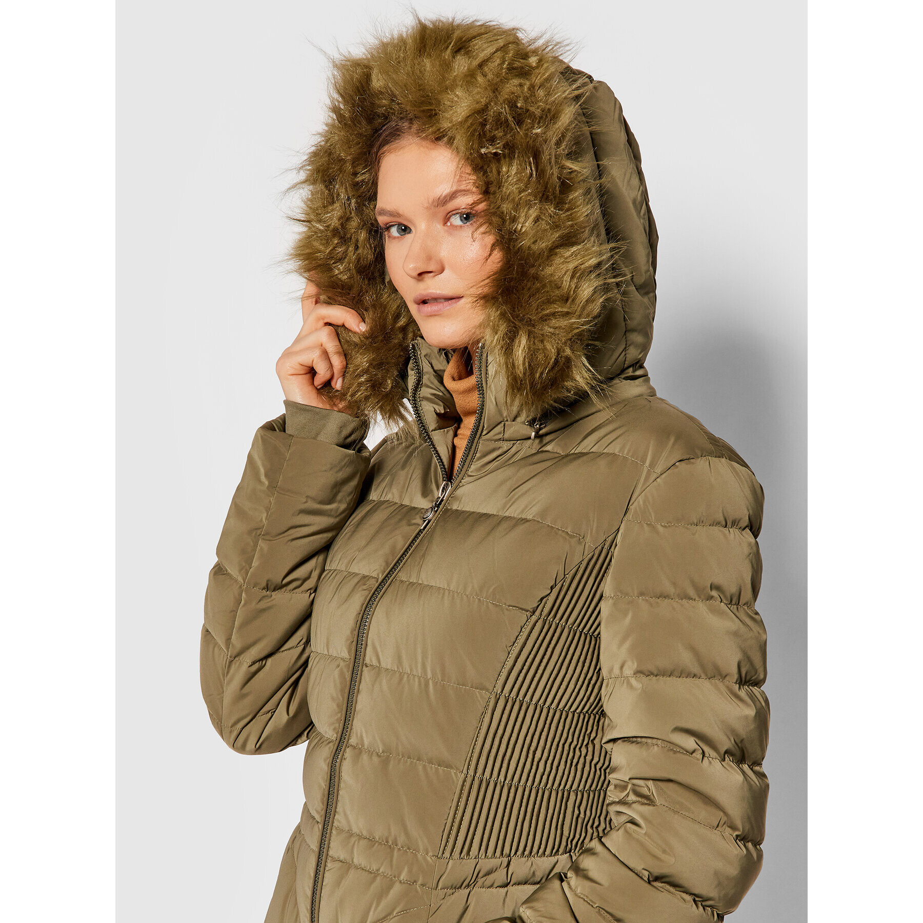 Guess Пухено яке Cecilia W1BL32 WE4P2 Зелен Regular Fit - Pepit.bg