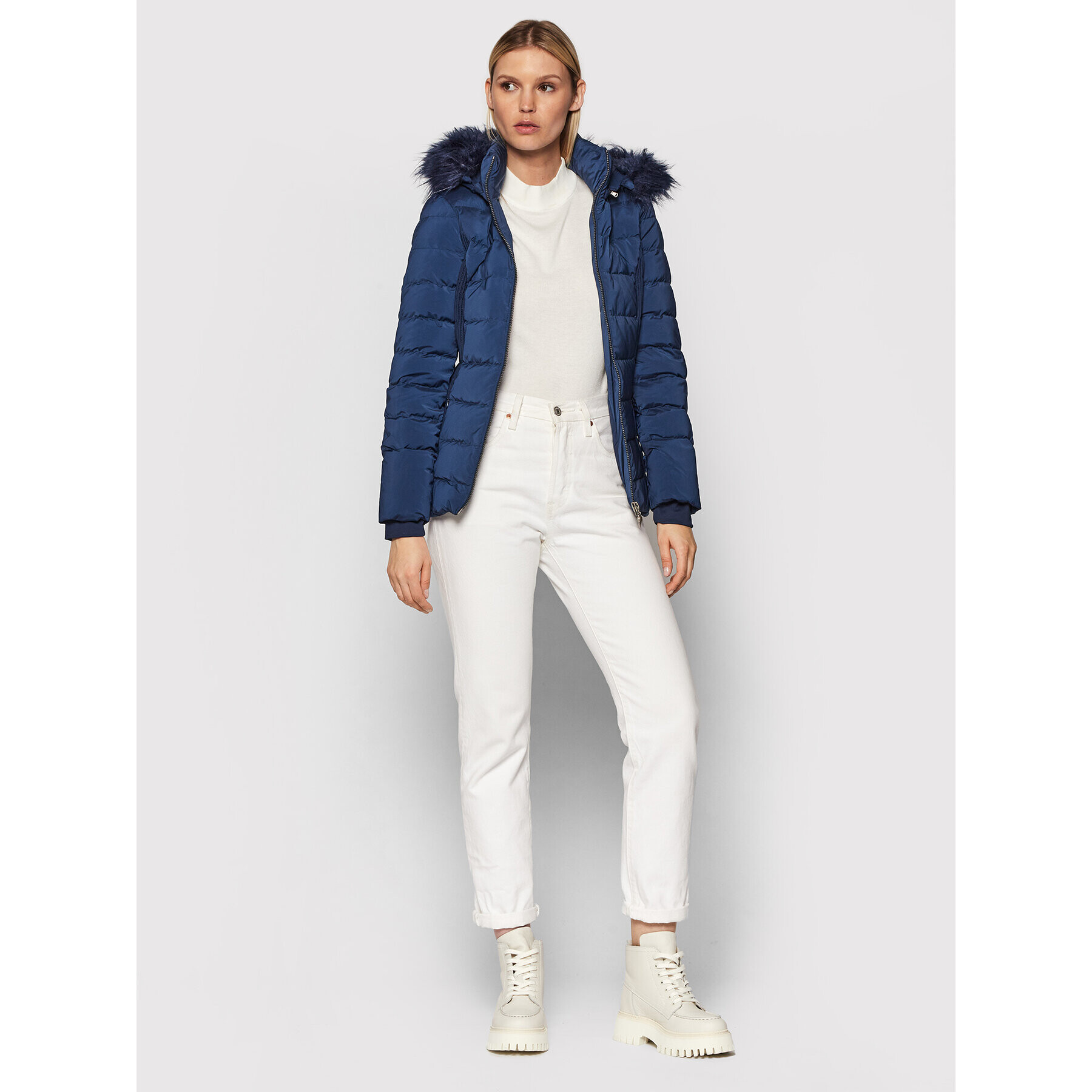 Guess Пухено яке Claudia W1BL33 WE4P2 Син Regular Fit - Pepit.bg