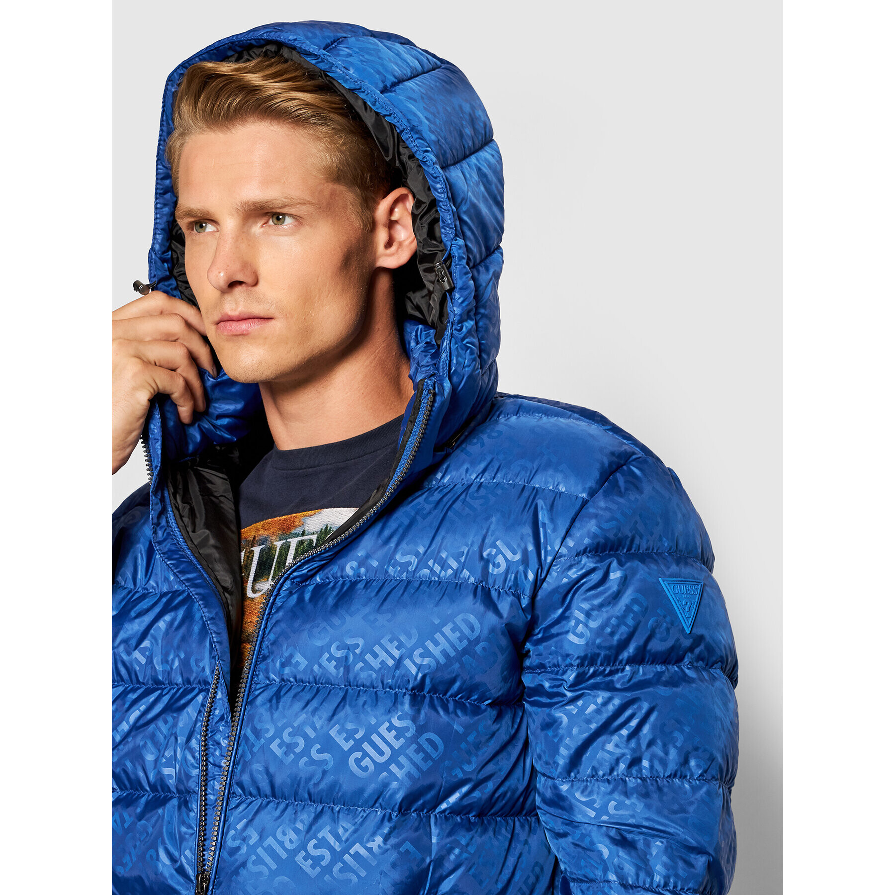 Guess Пухено яке M1BL19 WE6W2 Син Regular Fit - Pepit.bg