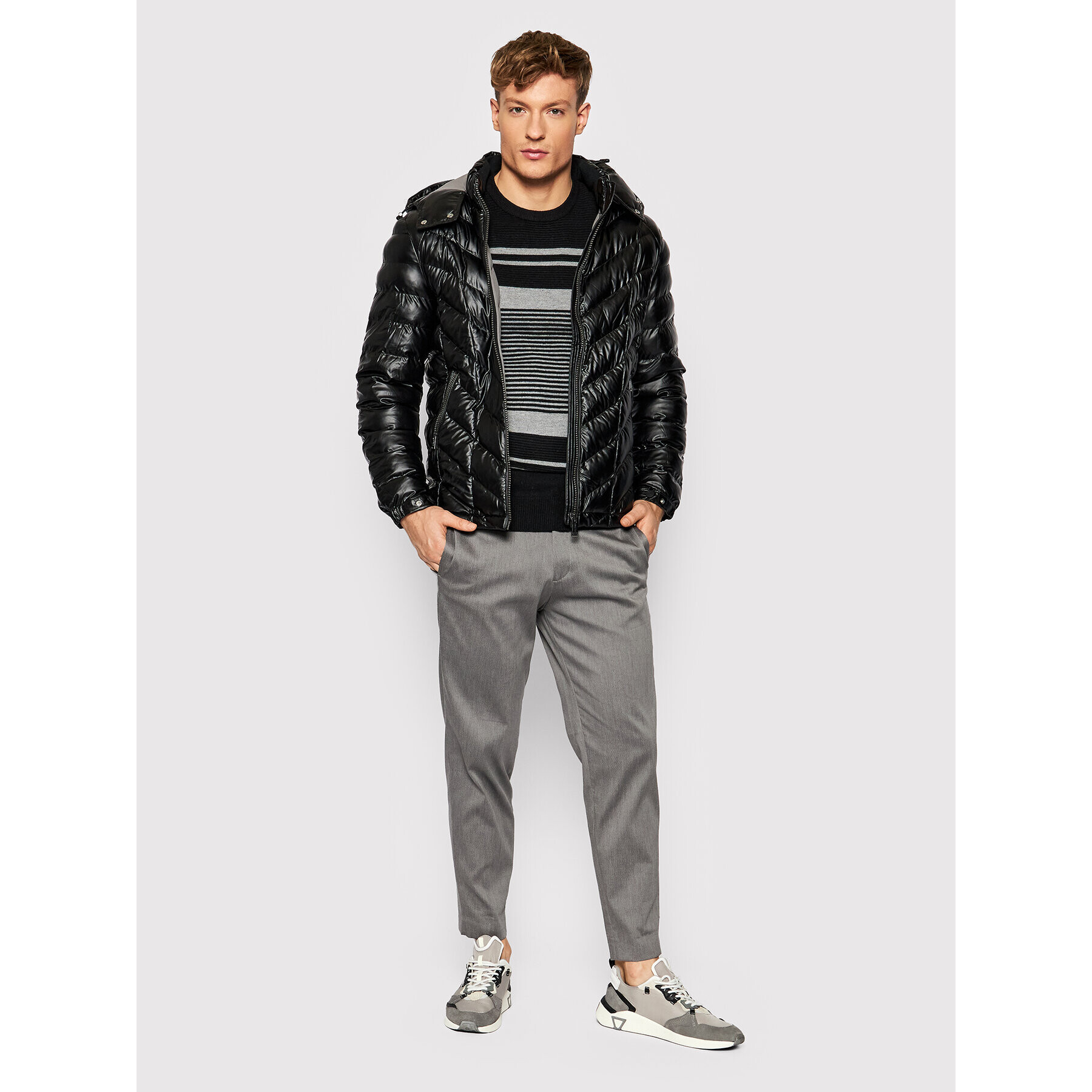 Guess Пухено яке M1BL44 WE7A0 Черен Regular Fit - Pepit.bg