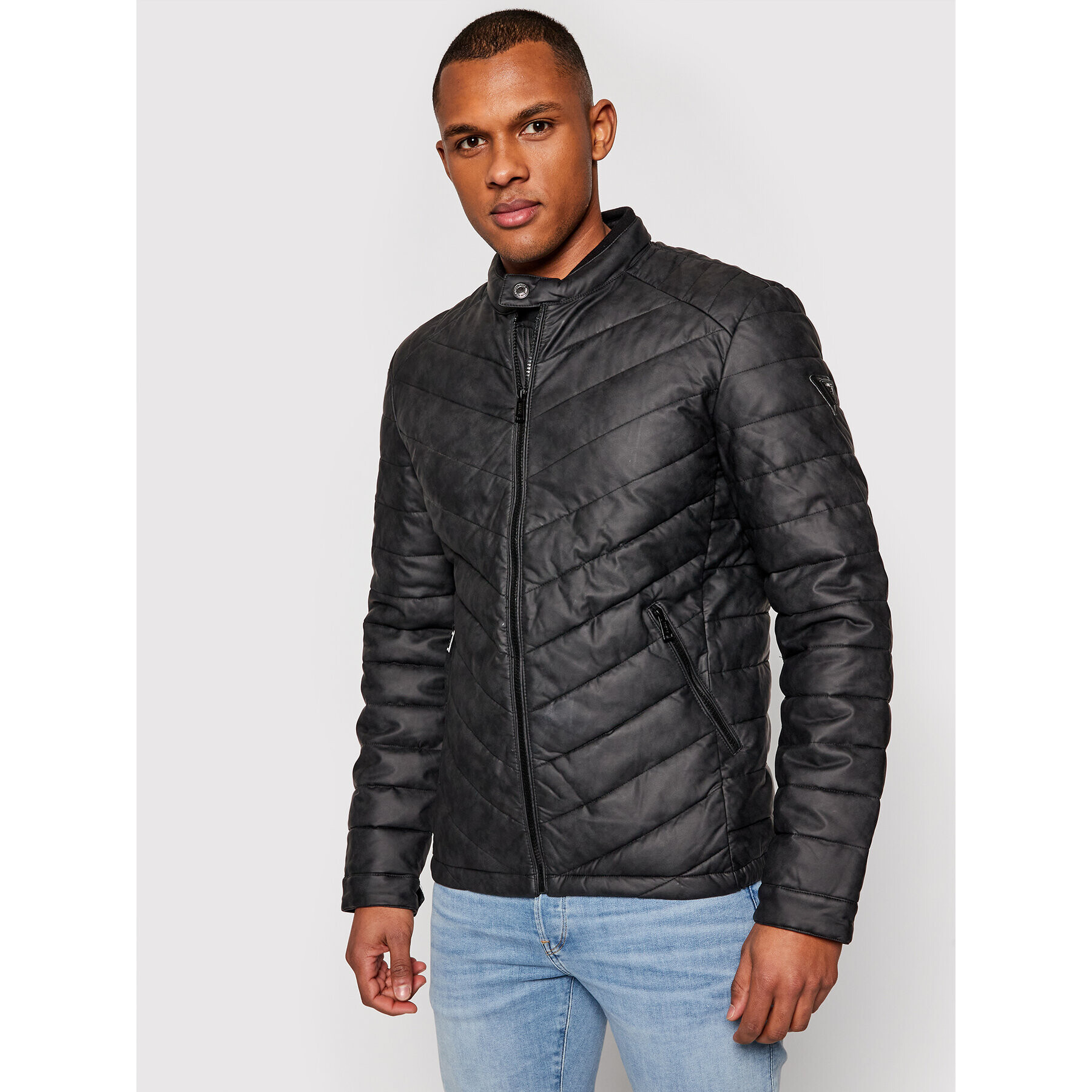 Guess Пухено яке M1RL05 WDN30 Черен Regular Fit - Pepit.bg