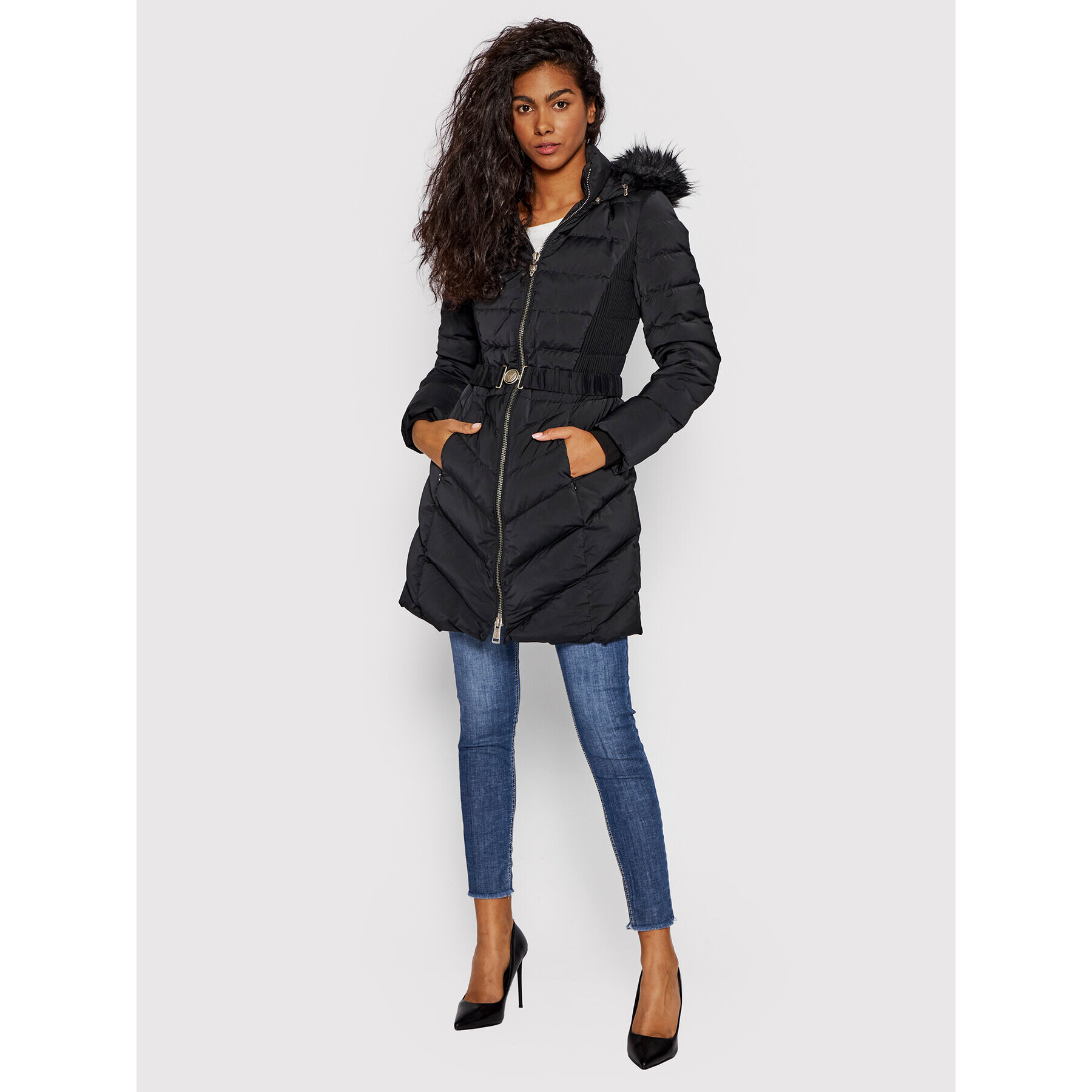 Guess Пухено яке Cecilia W1BL32 WE4P2 Черен Regular Fit - Pepit.bg