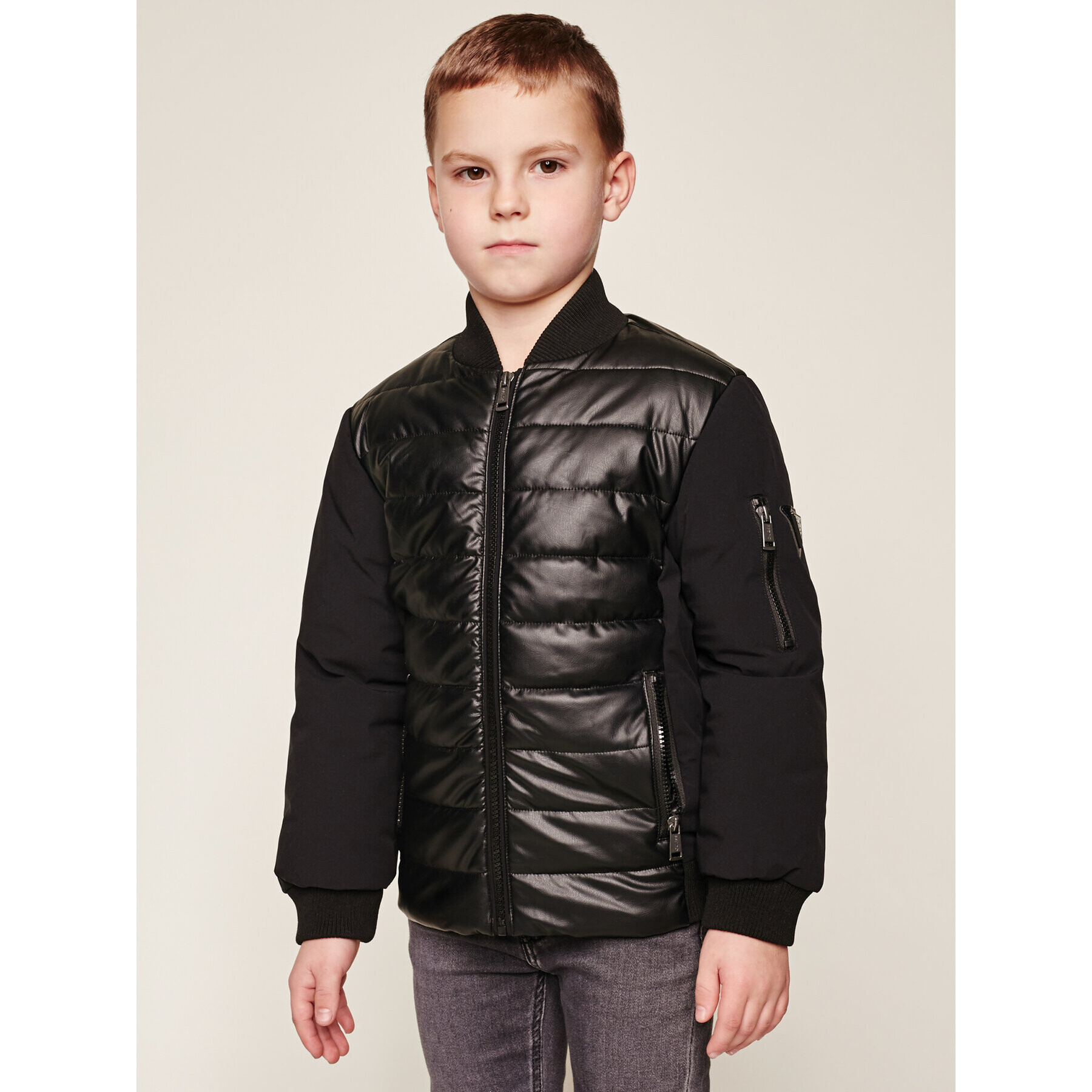 Guess Пухено яке L94L16 WABC0 Черен Regular Fit - Pepit.bg
