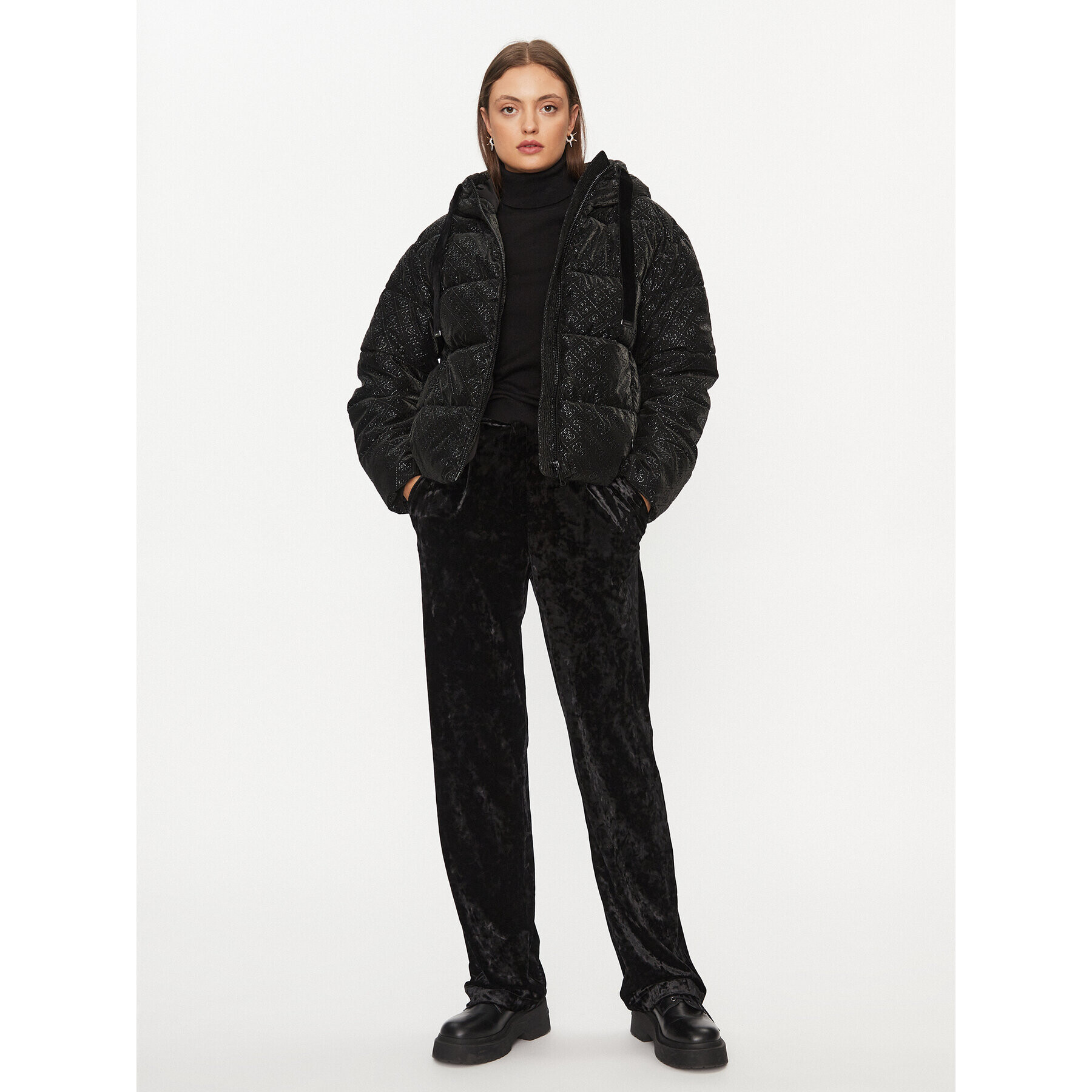 Guess Пухено яке Logo W3BL22 WFQU0 Черен Regular Fit - Pepit.bg