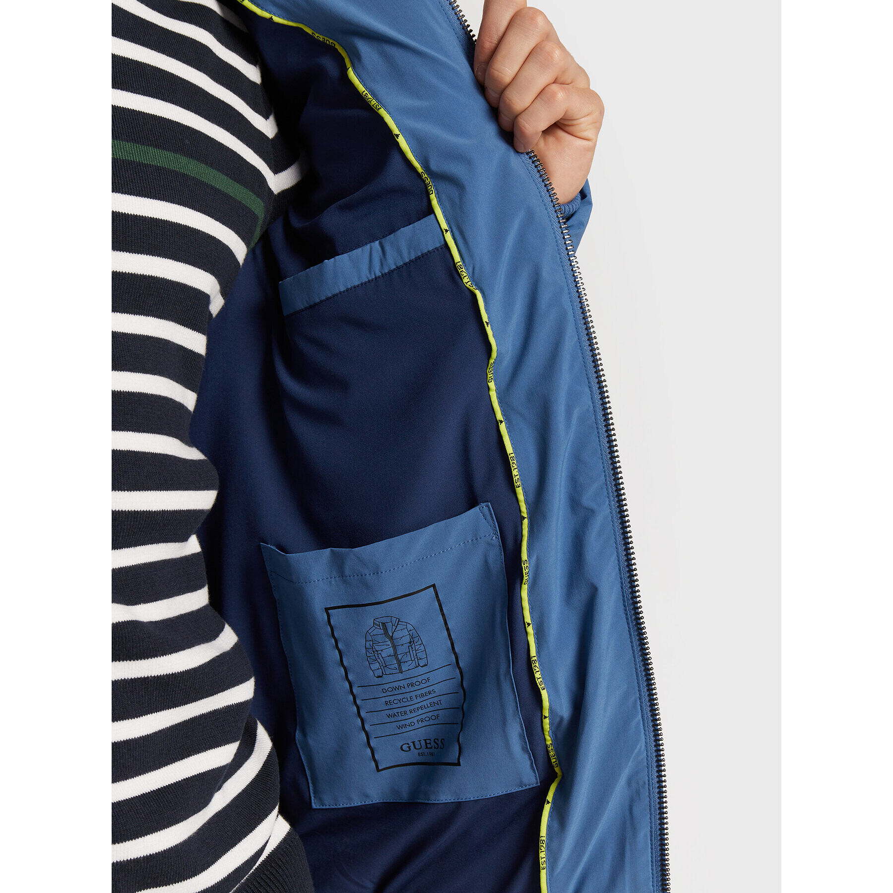 Guess Пухено яке M2BL17 WEYX2 Син Regular Fit - Pepit.bg