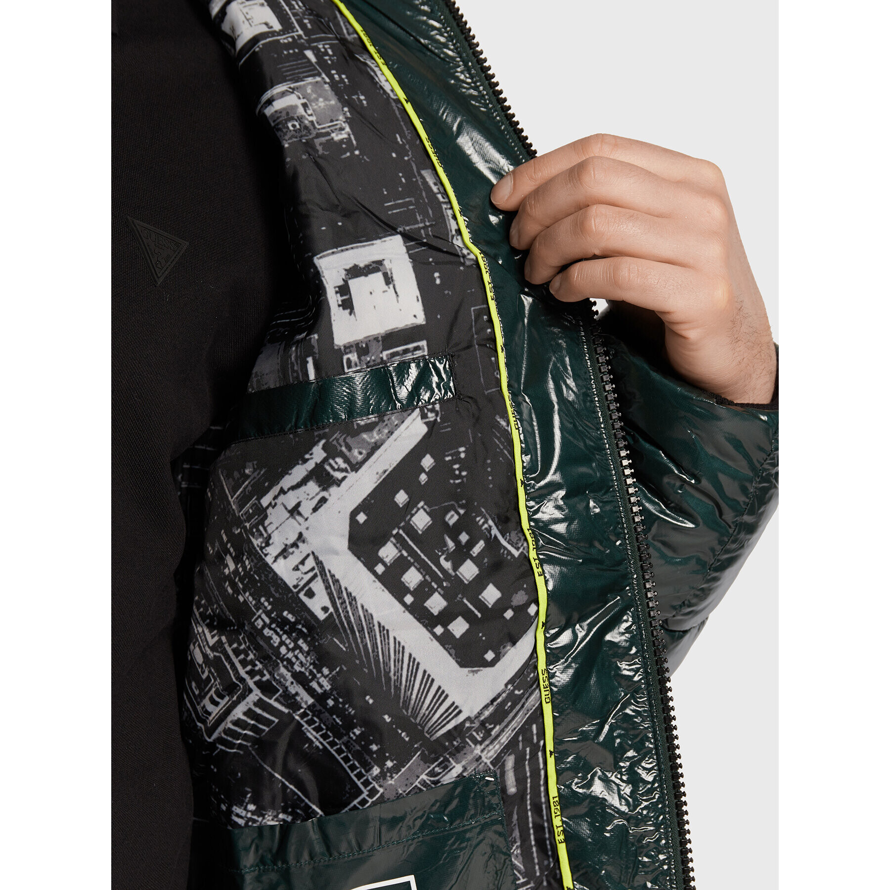 Guess Пухено яке M2BL20 WEZ00 Зелен Regular Fit - Pepit.bg
