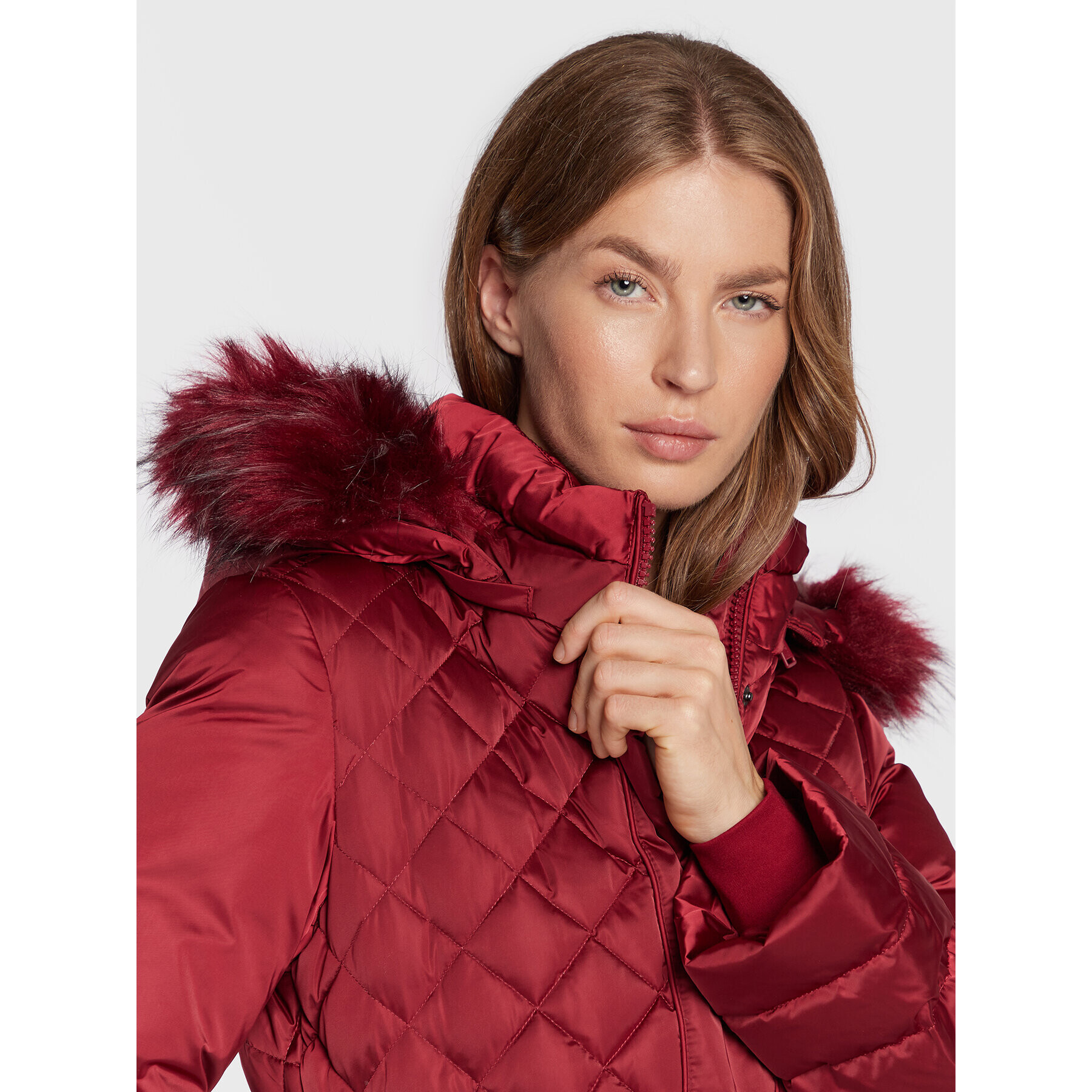 Guess Пухено яке Marlene W2BL64 WEX52 Бордо Regular Fit - Pepit.bg