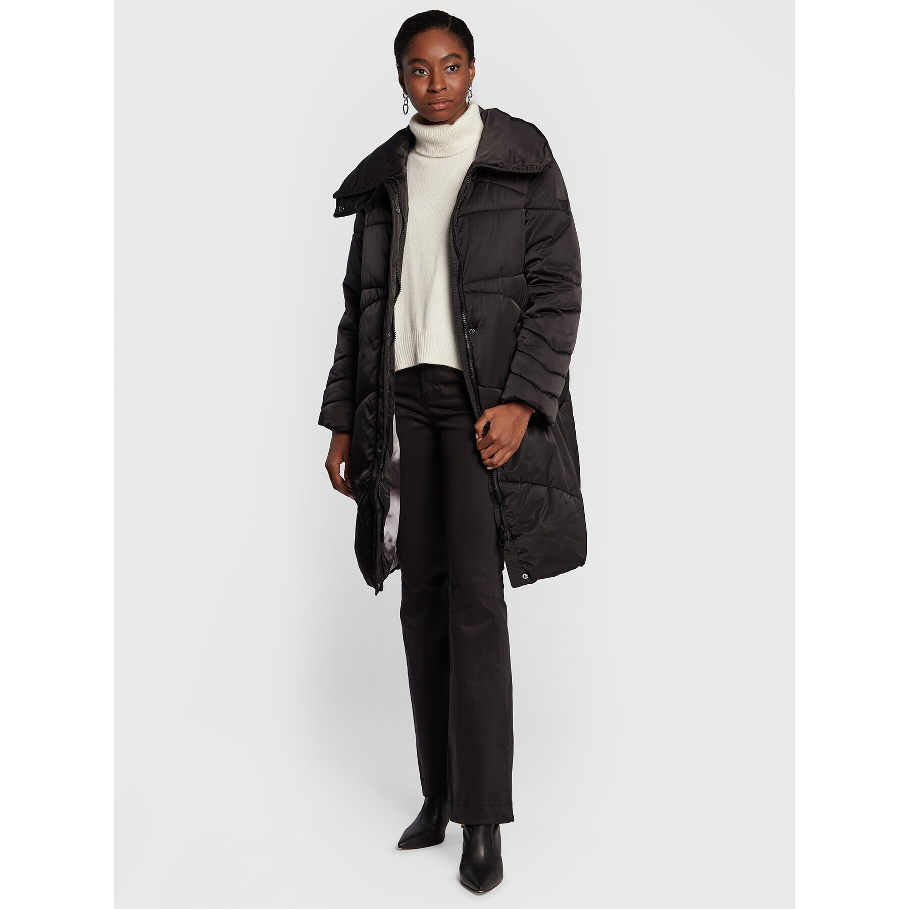 Guess Пухено яке Ophelie W2BL70 WF170 Черен Regular Fit - Pepit.bg