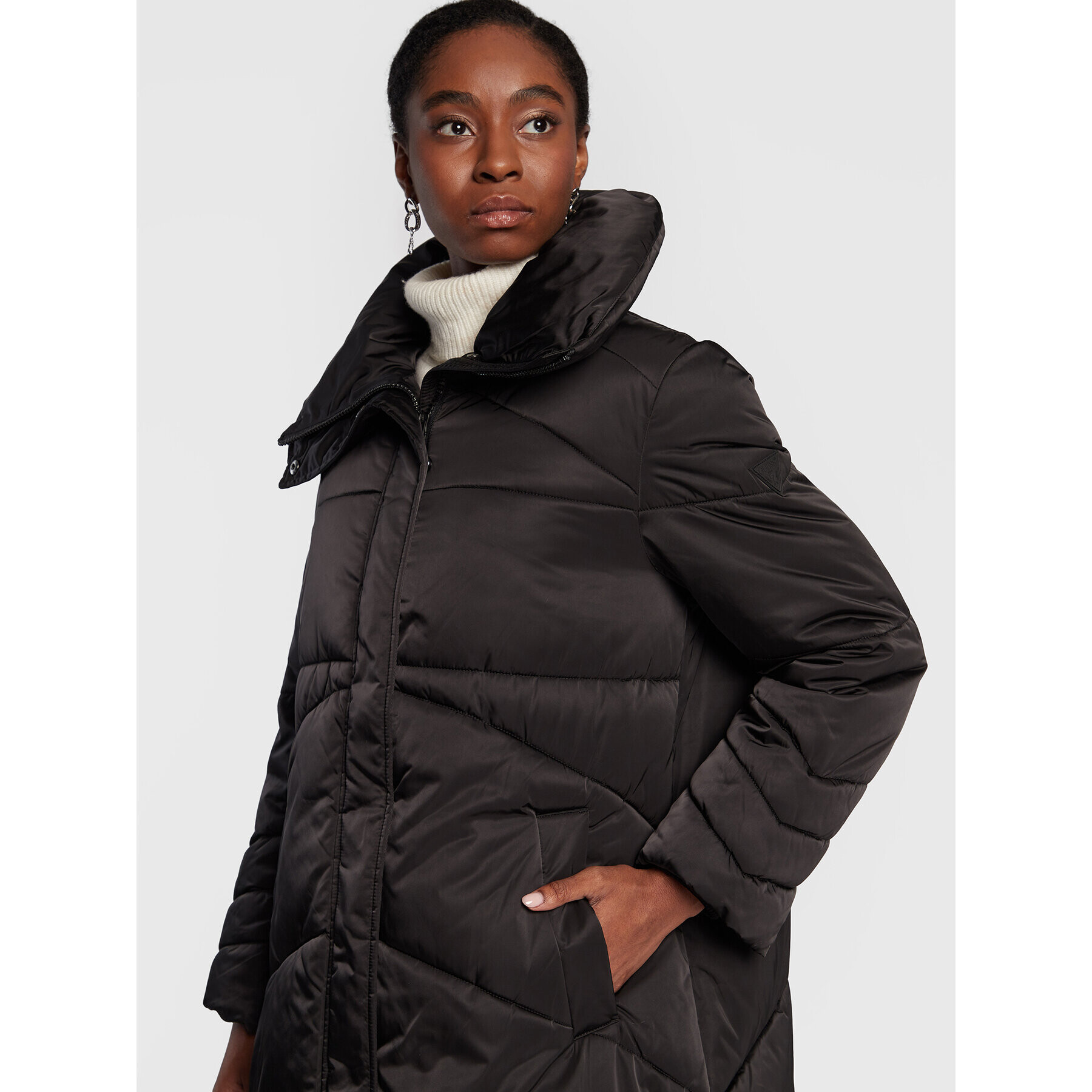 Guess Пухено яке Ophelie W2BL70 WF170 Черен Regular Fit - Pepit.bg