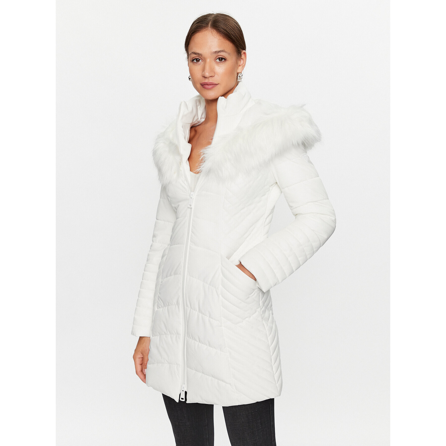 Guess Пухено яке Oxana W3BL26 W6NW2 Бял Regular Fit - Pepit.bg