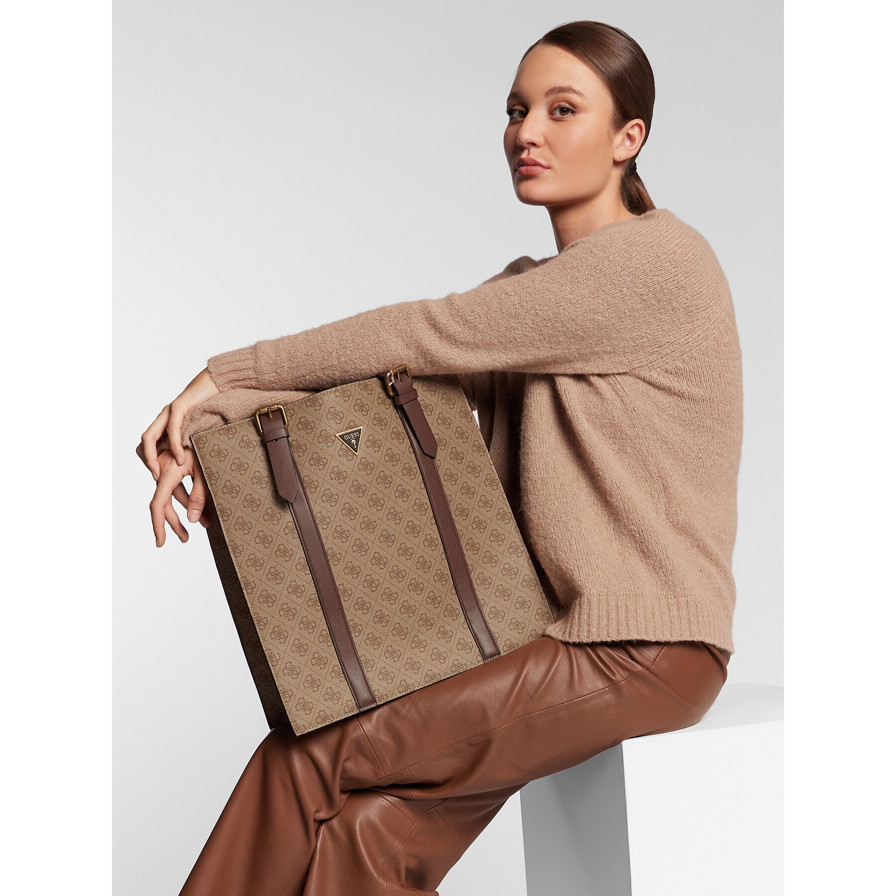 Guess Сак Vezzola HMVZLA P2434 Кафяв - Pepit.bg