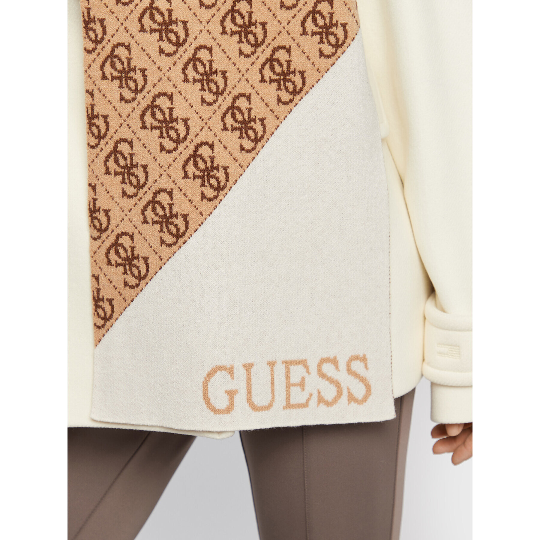 Guess Шал SGMICO AC224 Бежов - Pepit.bg