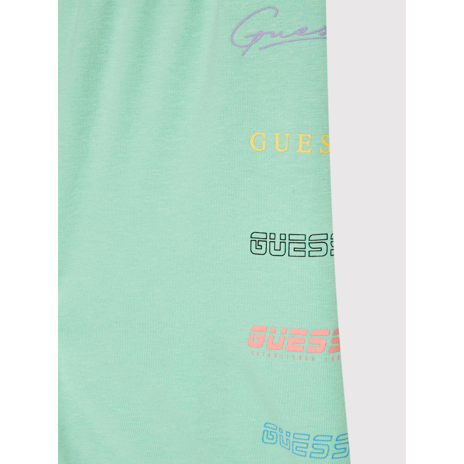 Guess Спортни шорти J2RD09 KASI1 Зелен Slim Fit - Pepit.bg