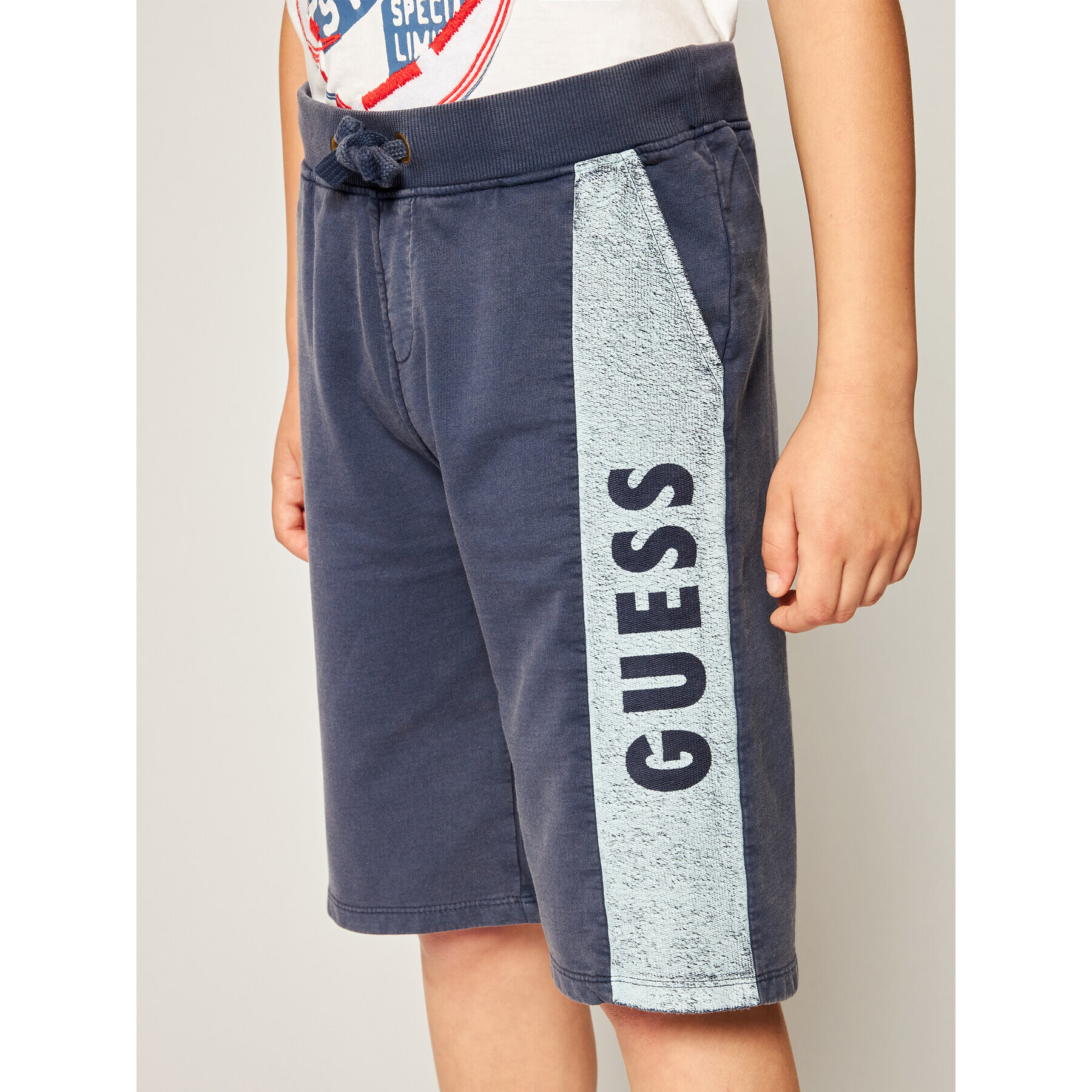 Guess Спортни шорти L02Q21 K82R0 Тъмносин Regular Fit - Pepit.bg