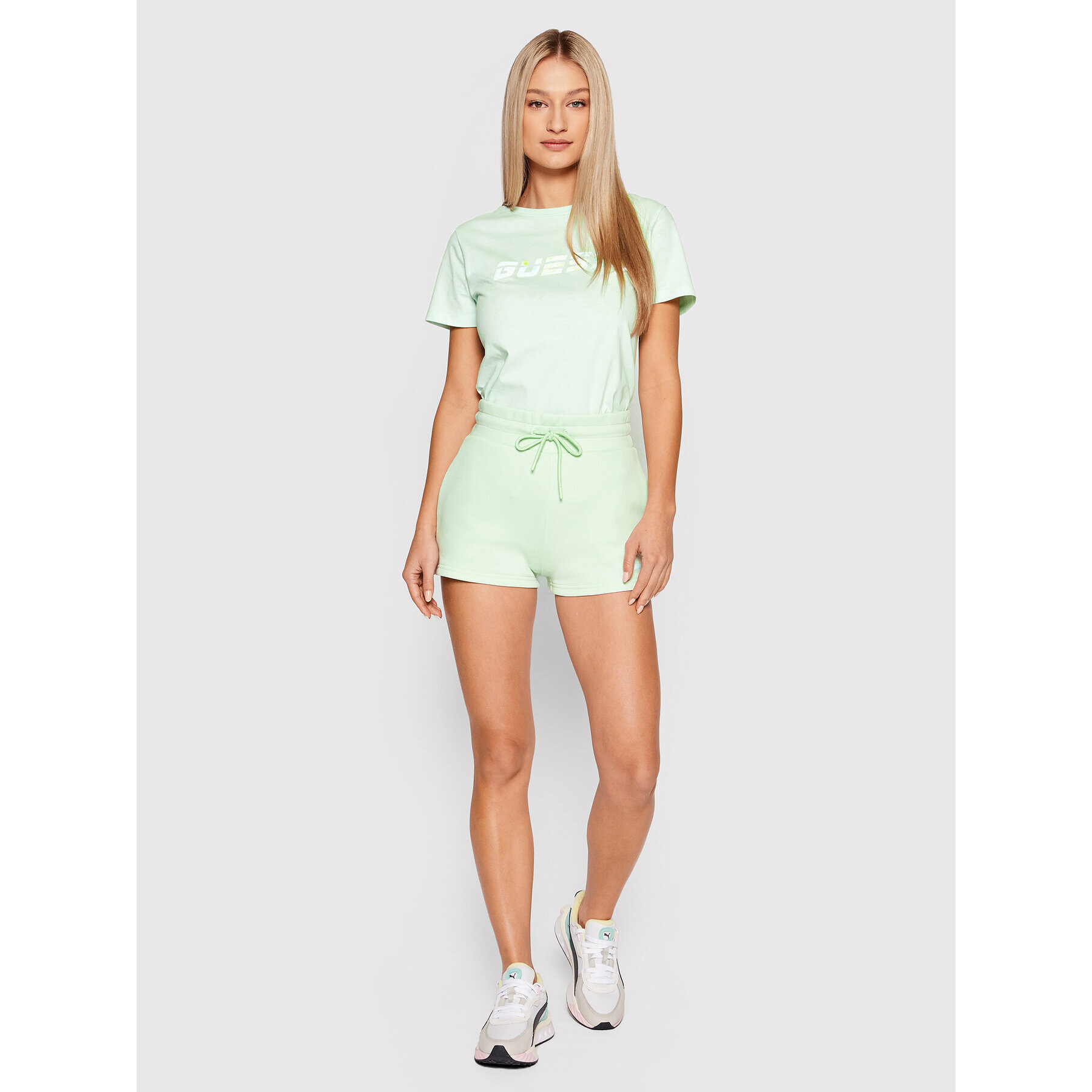 Guess Спортни шорти Side Logo V2GD11 FL04P Зелен Regular Fit - Pepit.bg