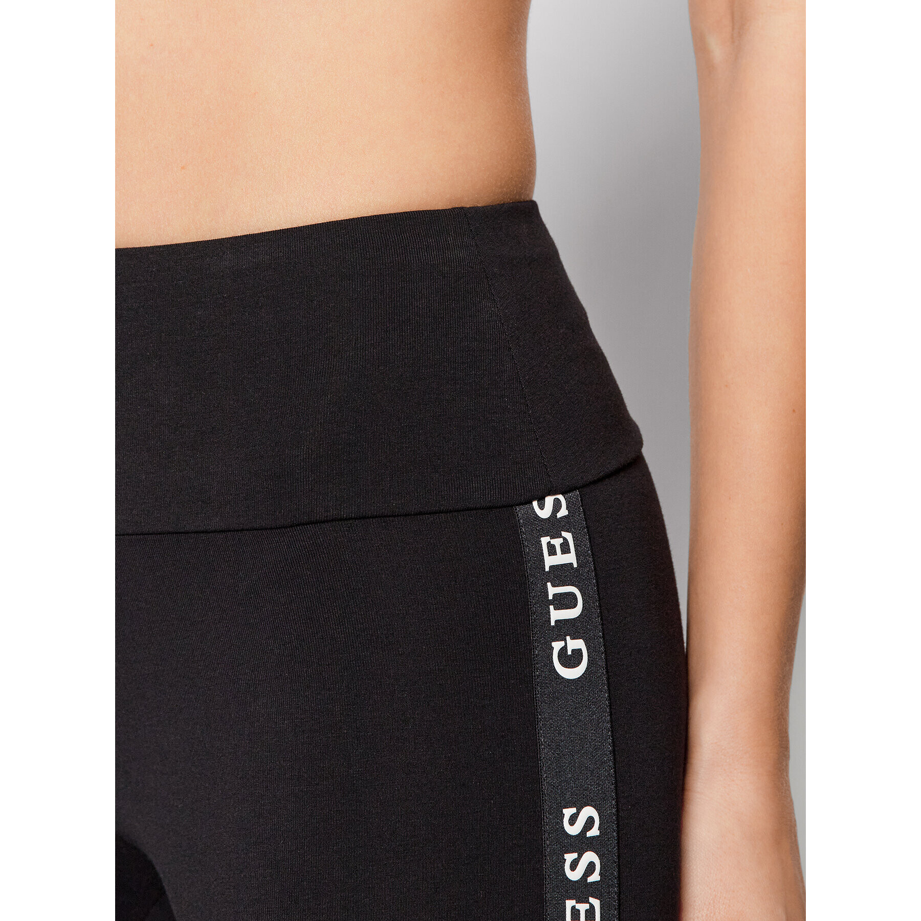 Guess Спортни шорти V2RD09 KABR0 Черен Slim Fit - Pepit.bg