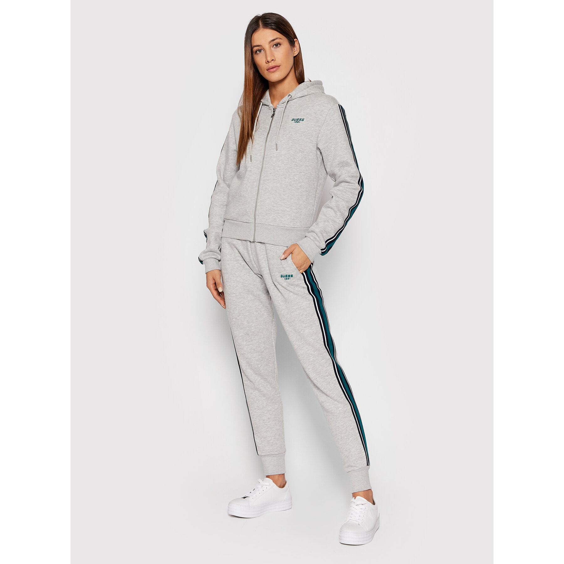 Guess Суитшърт Abigal O1RA30 K9Z21 Сив Regular Fit - Pepit.bg