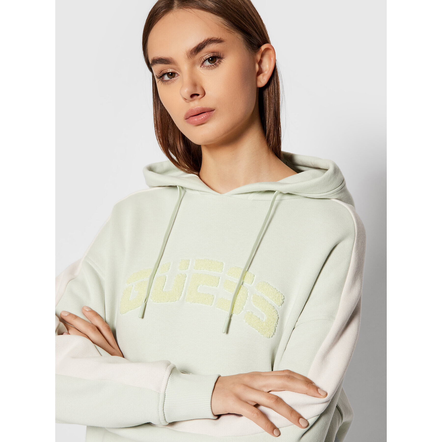 Guess Суитшърт Annetta O1BA26 K9V31 Зелен Regular Fit - Pepit.bg