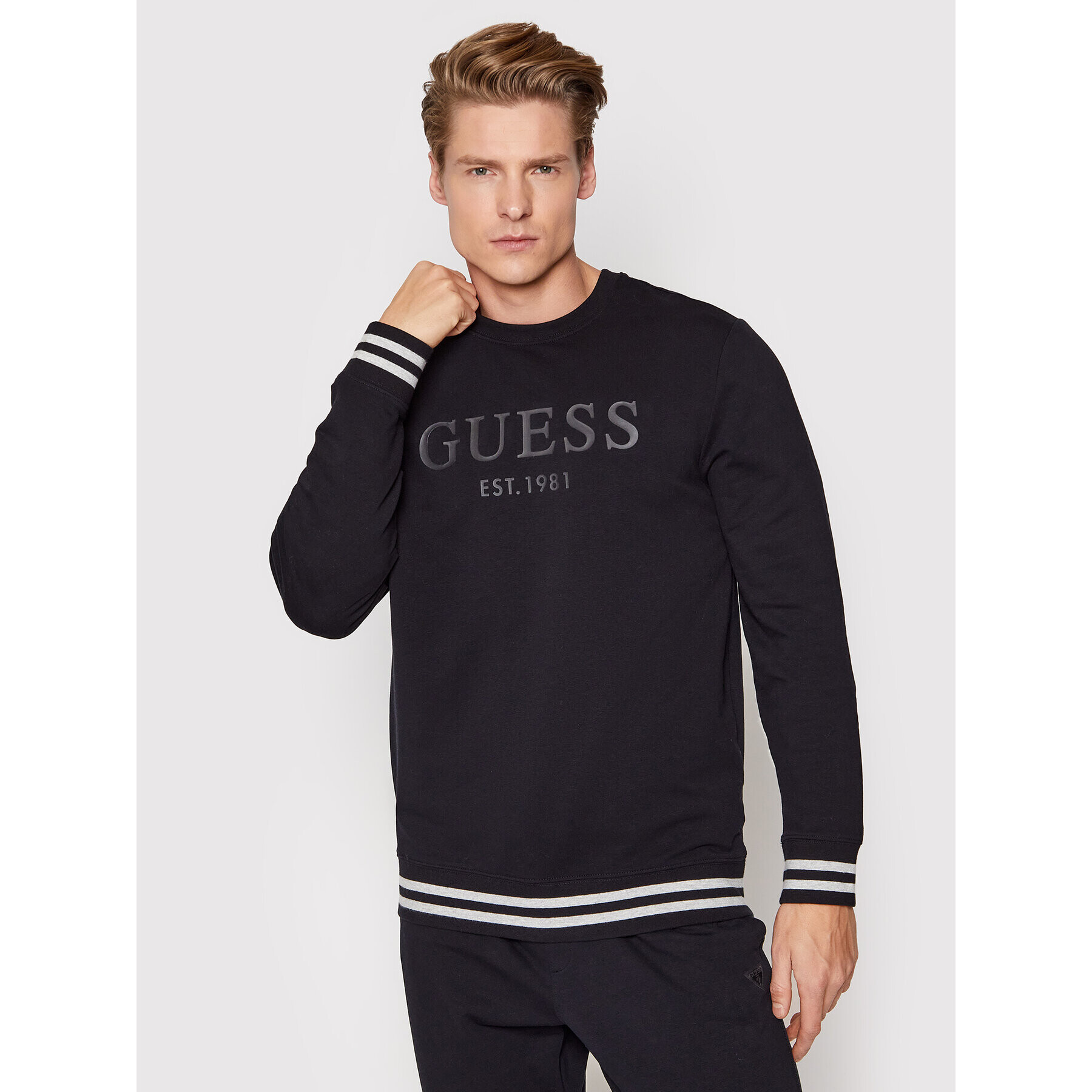 Guess Суитшърт Beau M2RQ08 K6ZS1 Черен Slim Fit - Pepit.bg