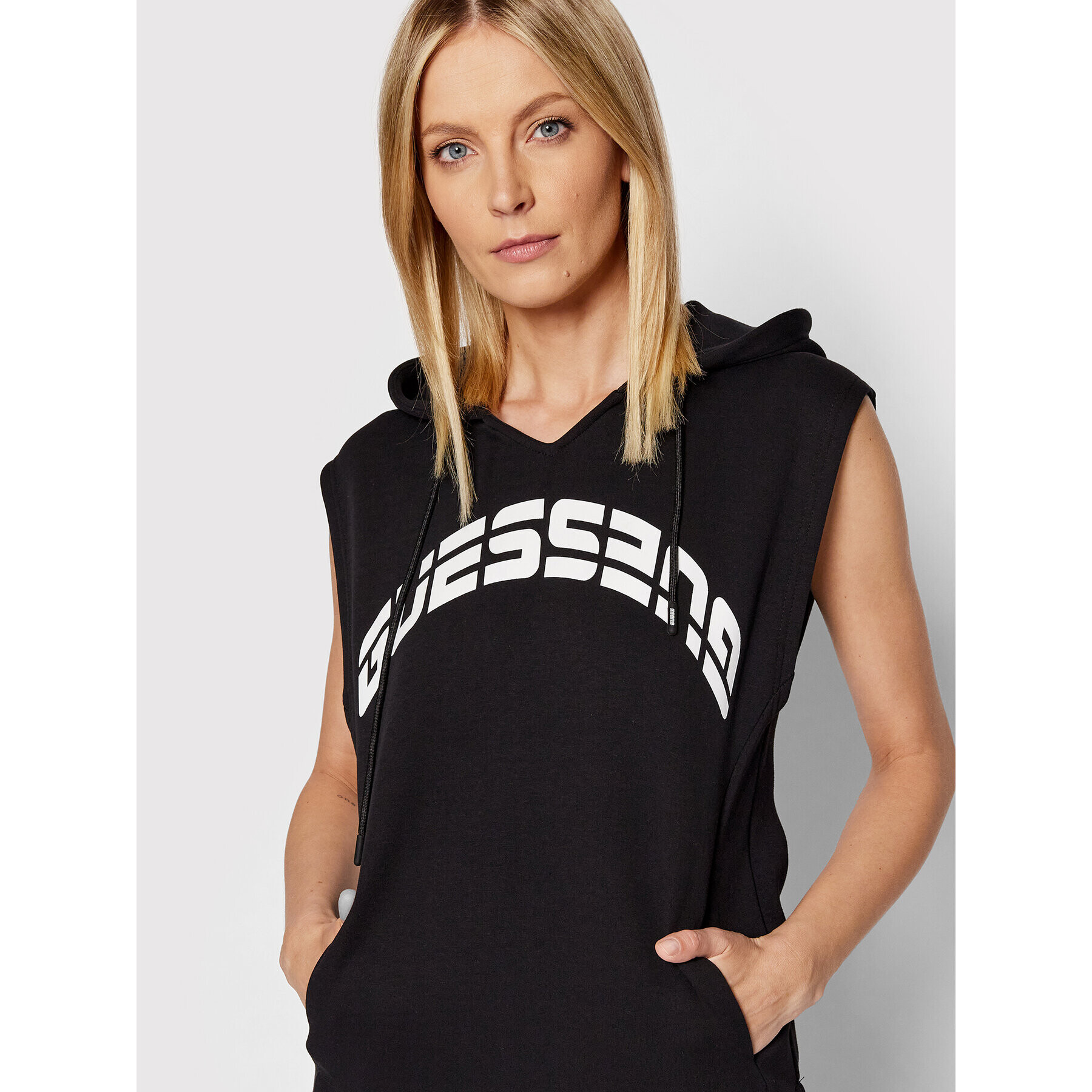 Guess Суитшърт Camilla V2GQ10 FL04P Черен Regular Fit - Pepit.bg