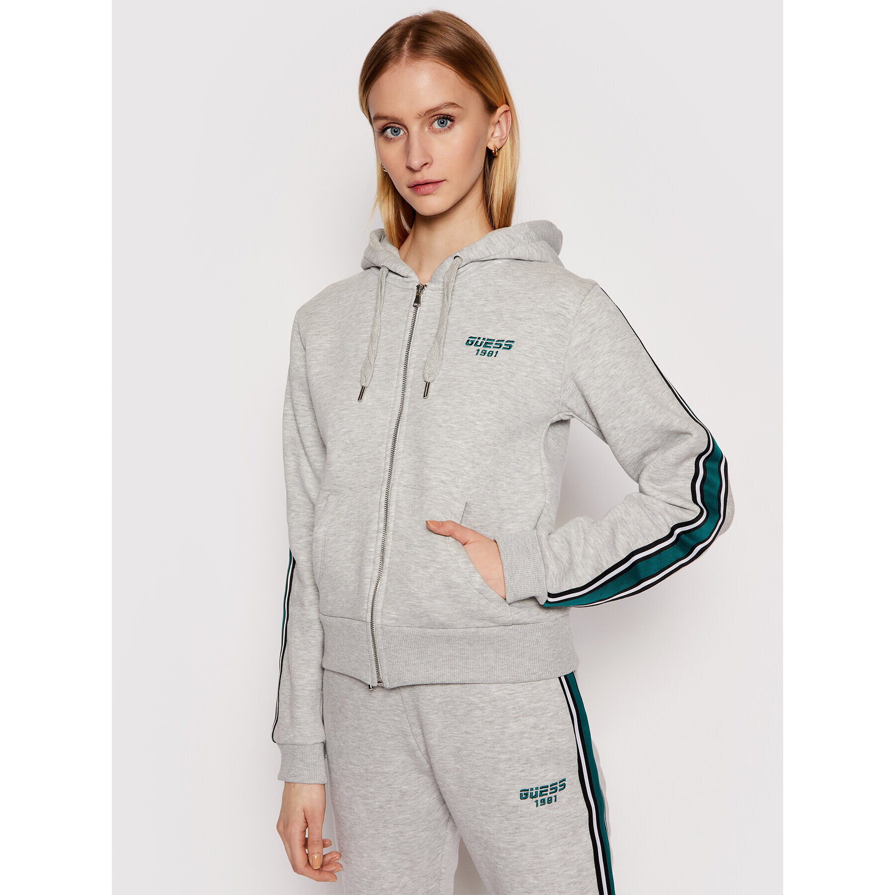 Guess Суитшърт O1RA30 FL03Y Сив Regular Fit - Pepit.bg