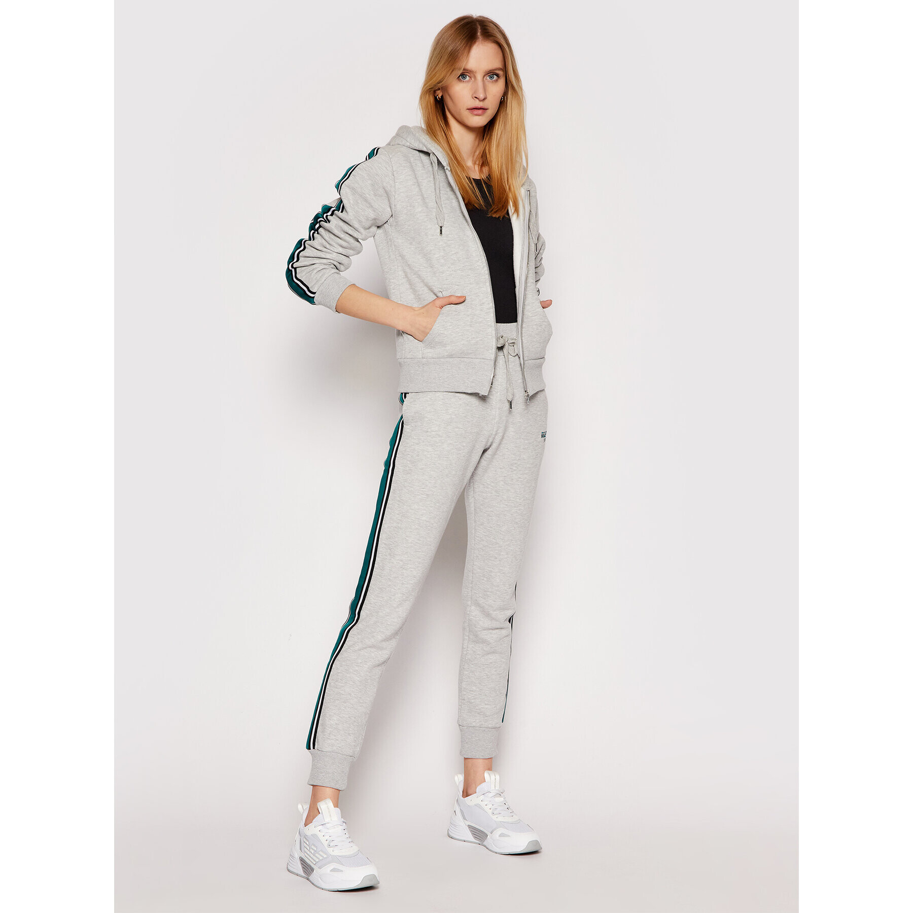 Guess Суитшърт O1RA30 FL03Y Сив Regular Fit - Pepit.bg