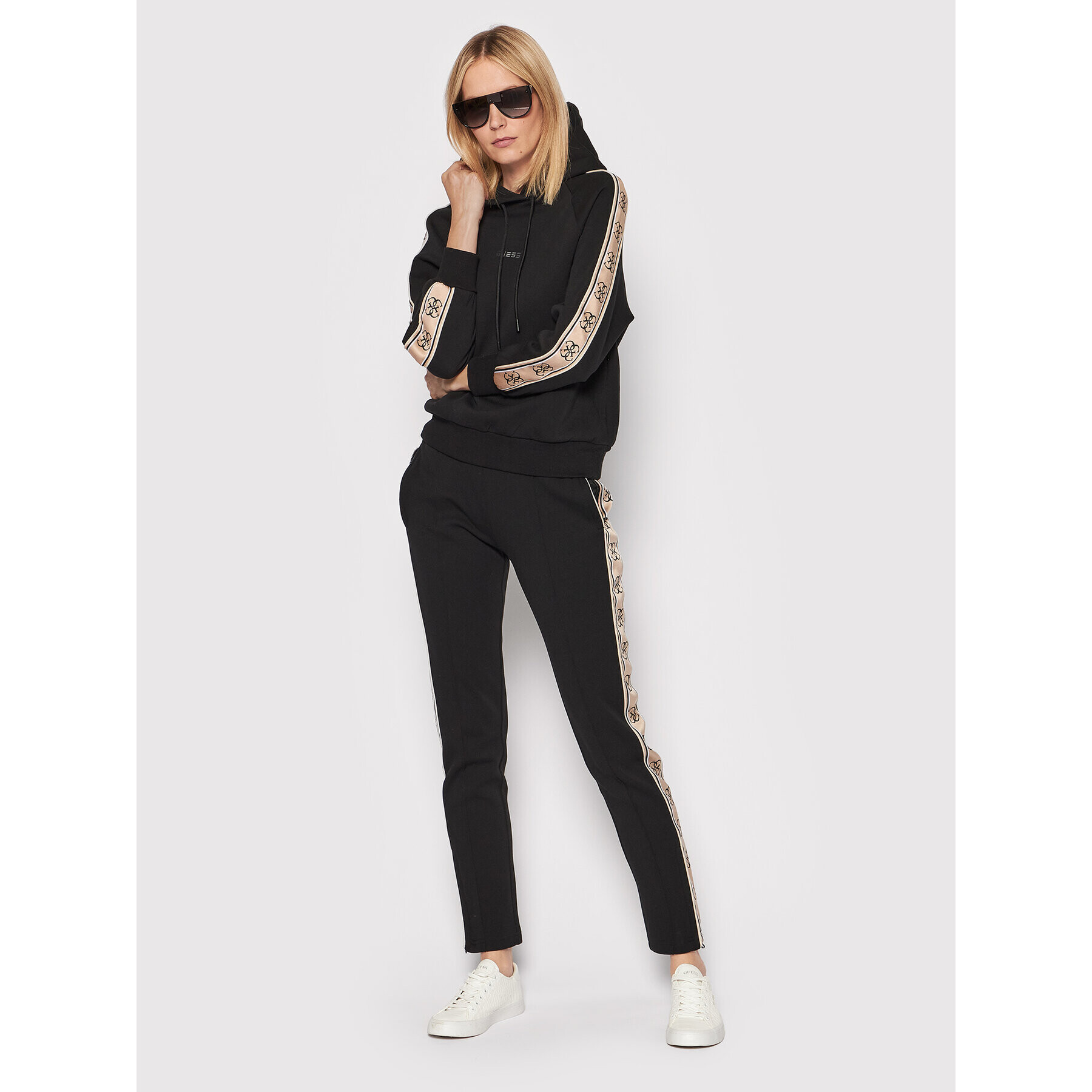 Guess Суитшърт V2RQ03 KA3P1 Черен Regular Fit - Pepit.bg