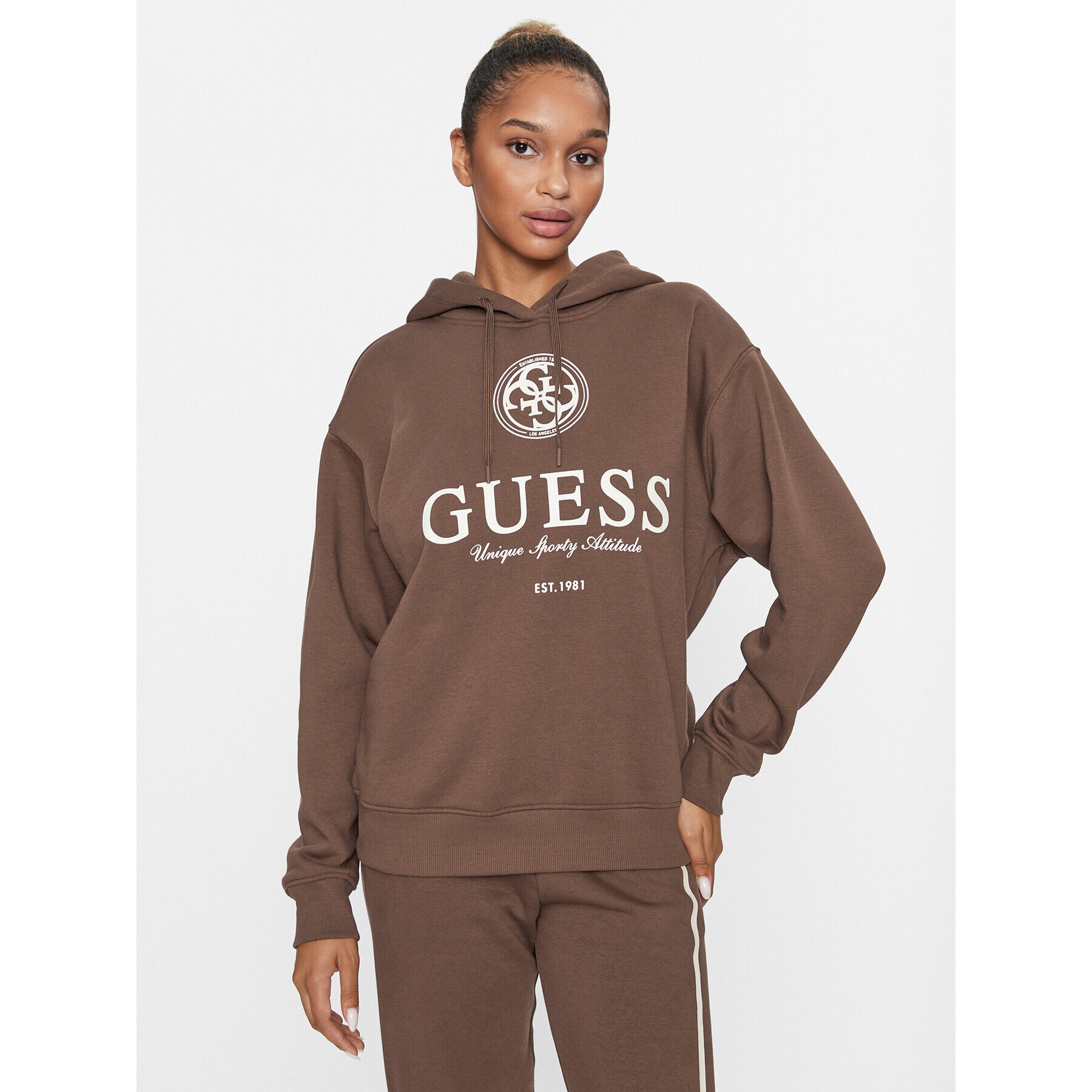 Guess Суитшърт V3BQ03 K9Z21 Кафяв Regular Fit - Pepit.bg