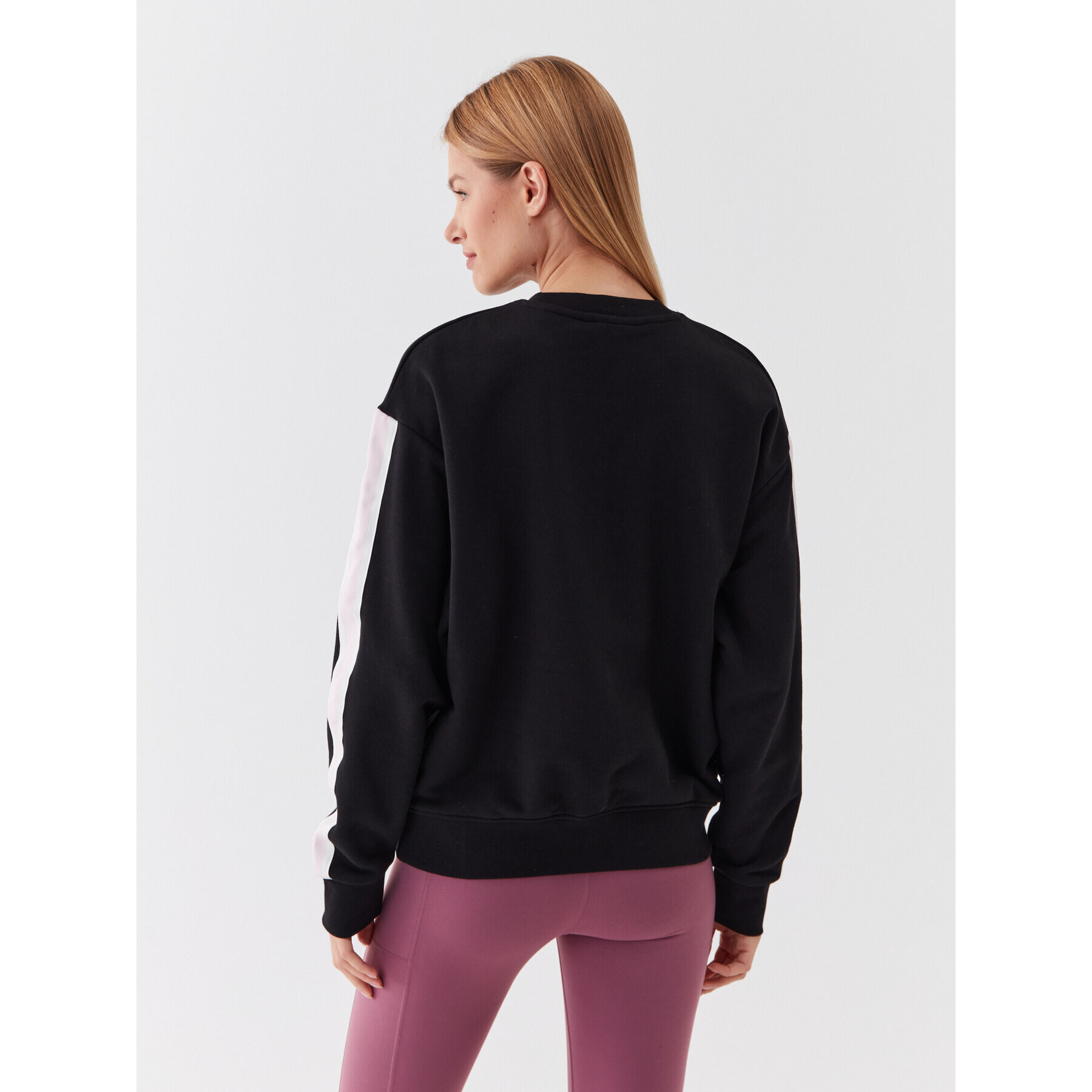 Guess Суитшърт V3YQ17 KBV71 Черен Regular Fit - Pepit.bg