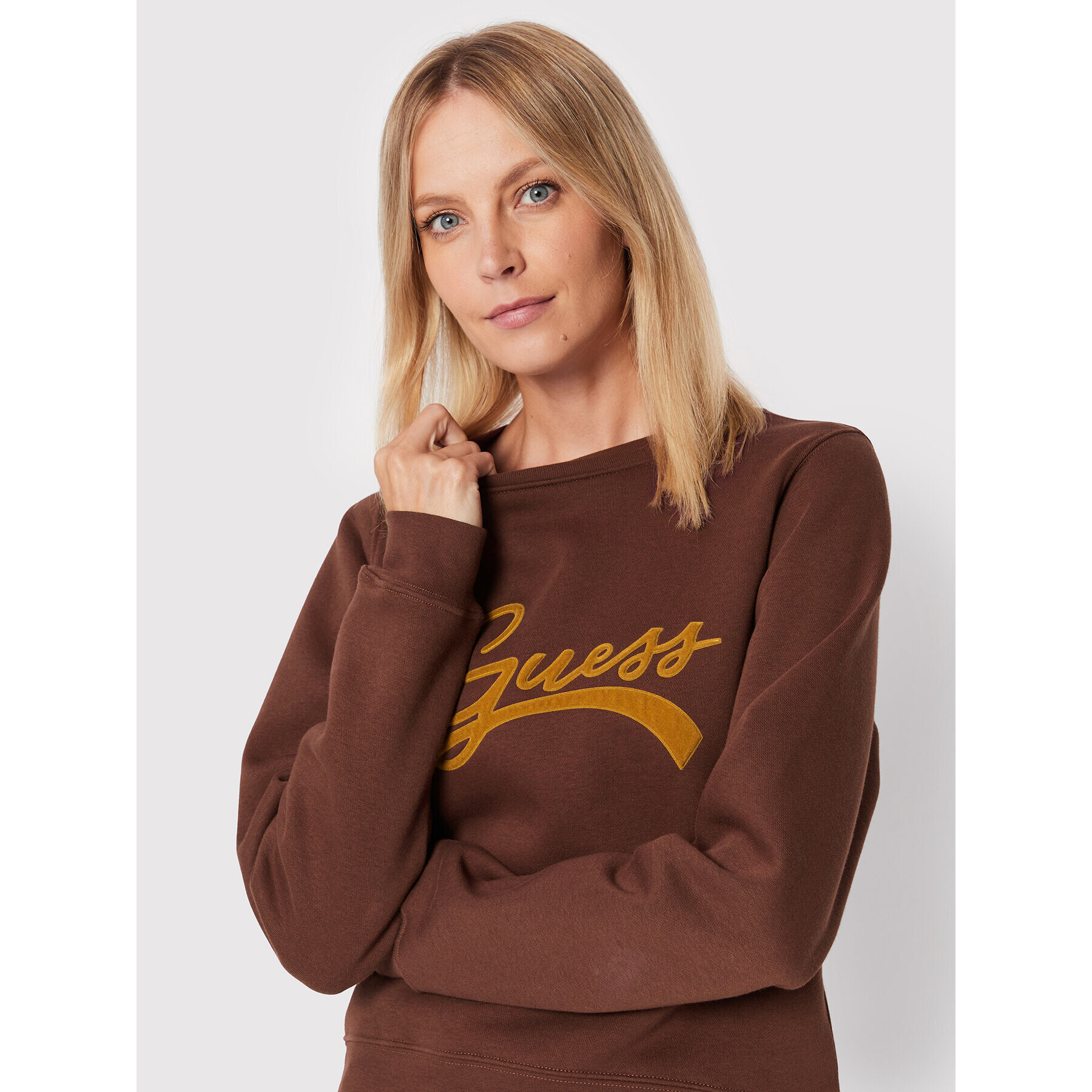 Guess Суитшърт W2BQ09 K9Z21 Кафяв Regular Fit - Pepit.bg