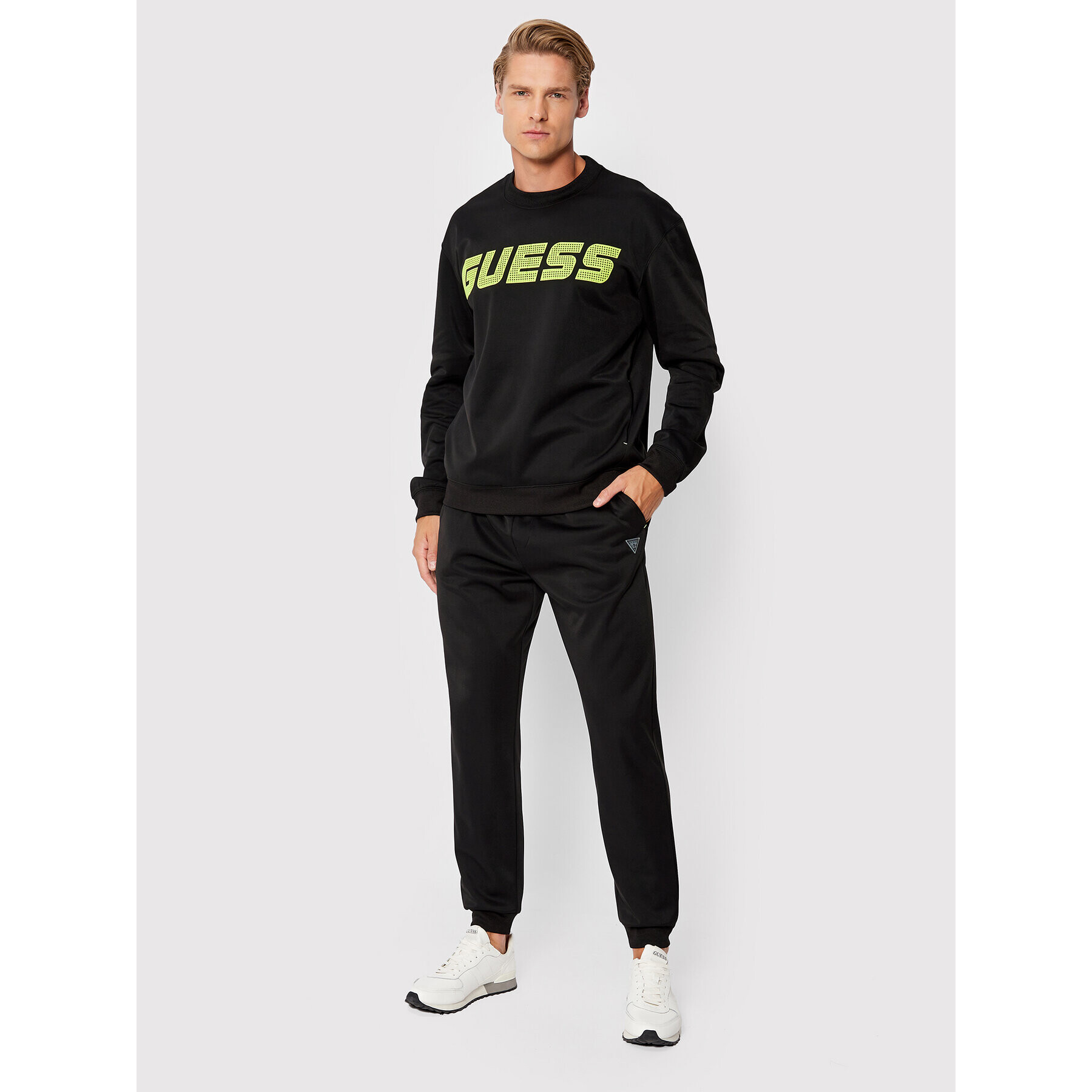 Guess Суитшърт Z2YQ17 FL04W Черен Regular Fit - Pepit.bg