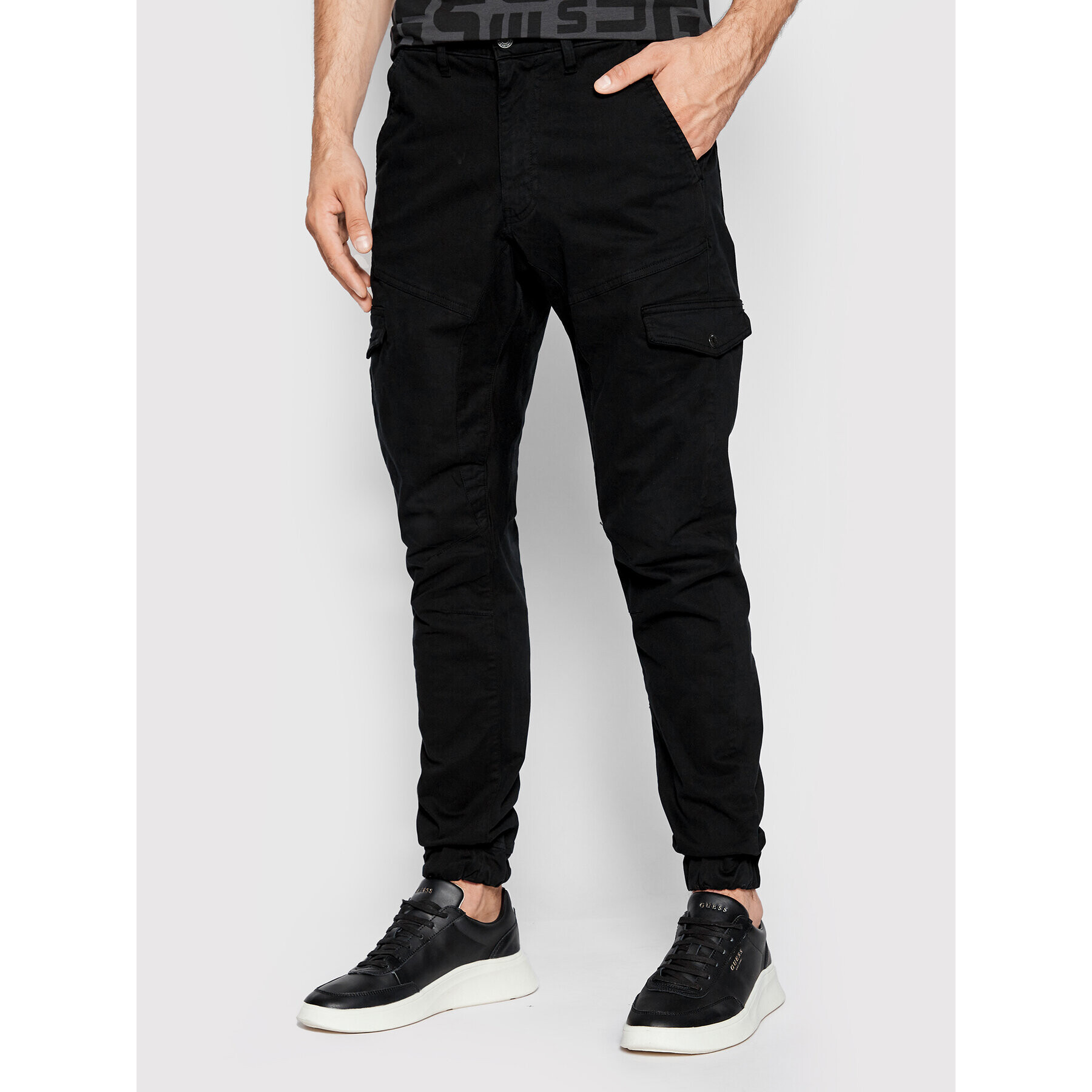 Guess Текстилни панталони M2YB17 WEOP4 Черен Slim Fit - Pepit.bg