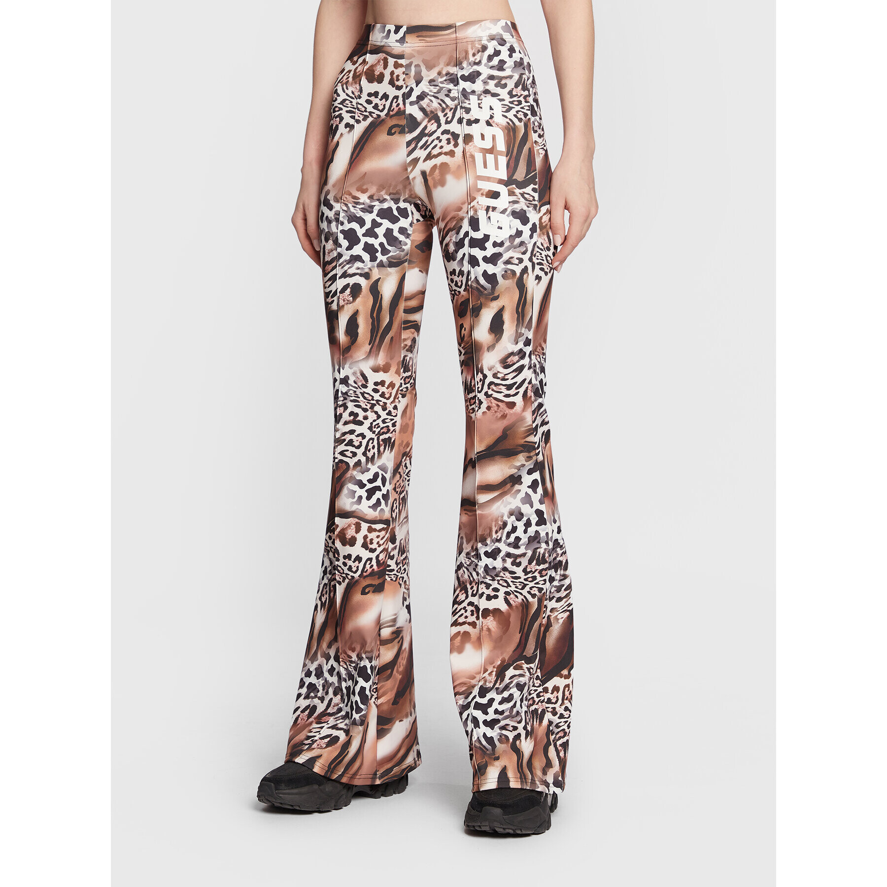 Guess Текстилни панталони V3RB02 KBIL2 Кафяв Regular Fit - Pepit.bg