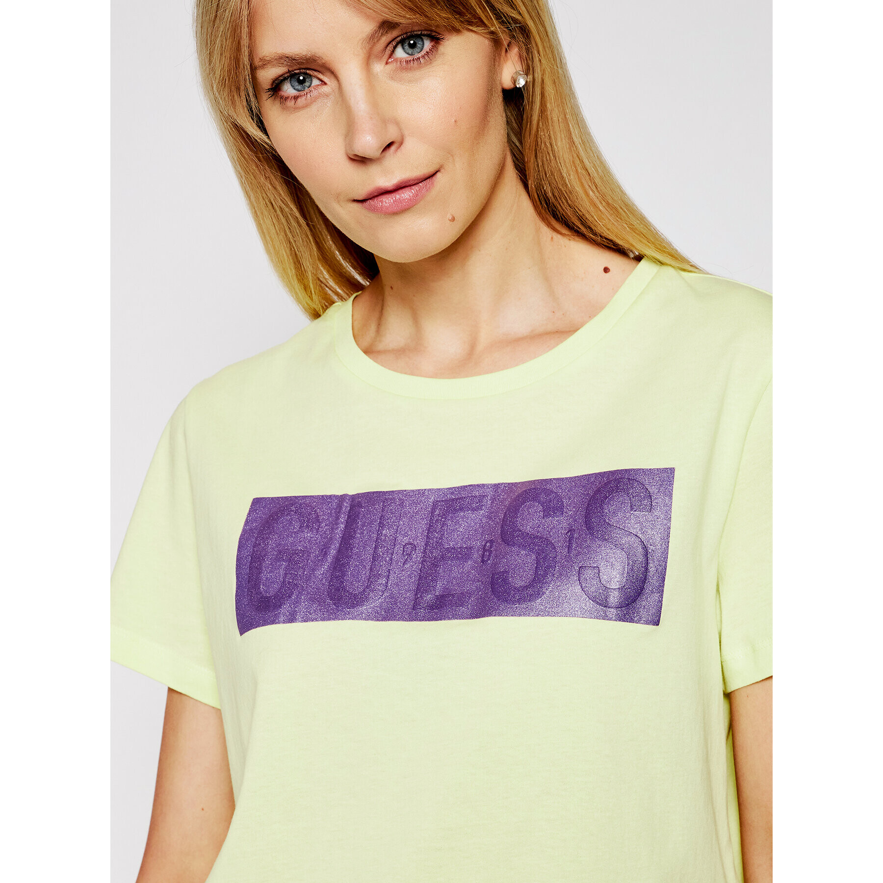 Guess Тишърт Adria W1RI05 JA900 Жълт Regular Fit - Pepit.bg