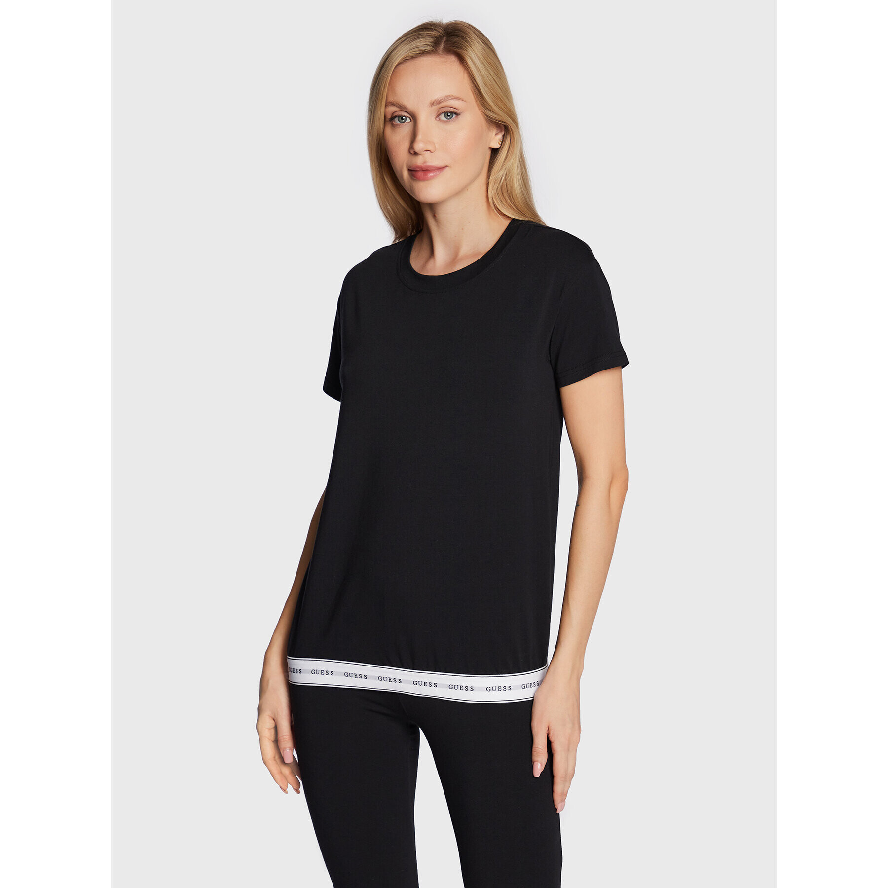 Guess Тишърт Carrie O2BM08 KBBU1 Черен Regular Fit - Pepit.bg