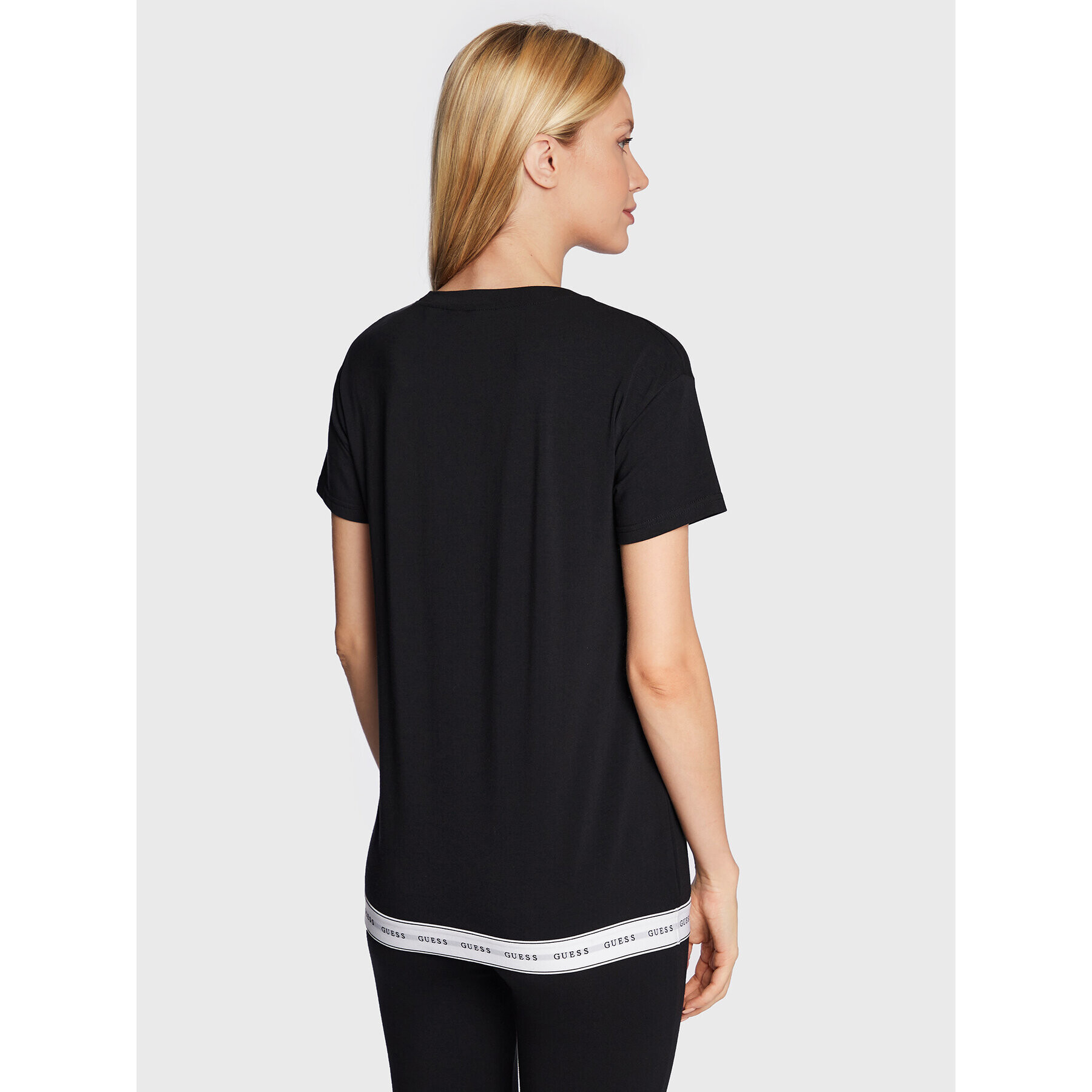 Guess Тишърт Carrie O2BM08 KBBU1 Черен Regular Fit - Pepit.bg