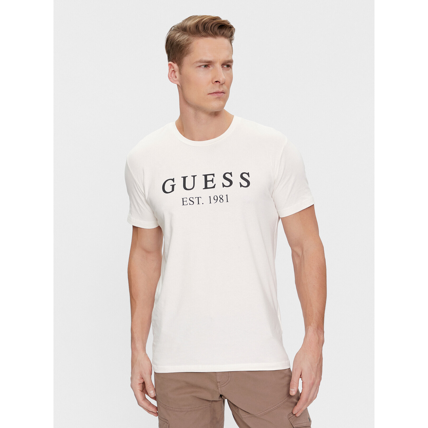 Guess Тишърт Cn Ss Tee U4RI22 K6YW0 Бял Regular Fit - Pepit.bg